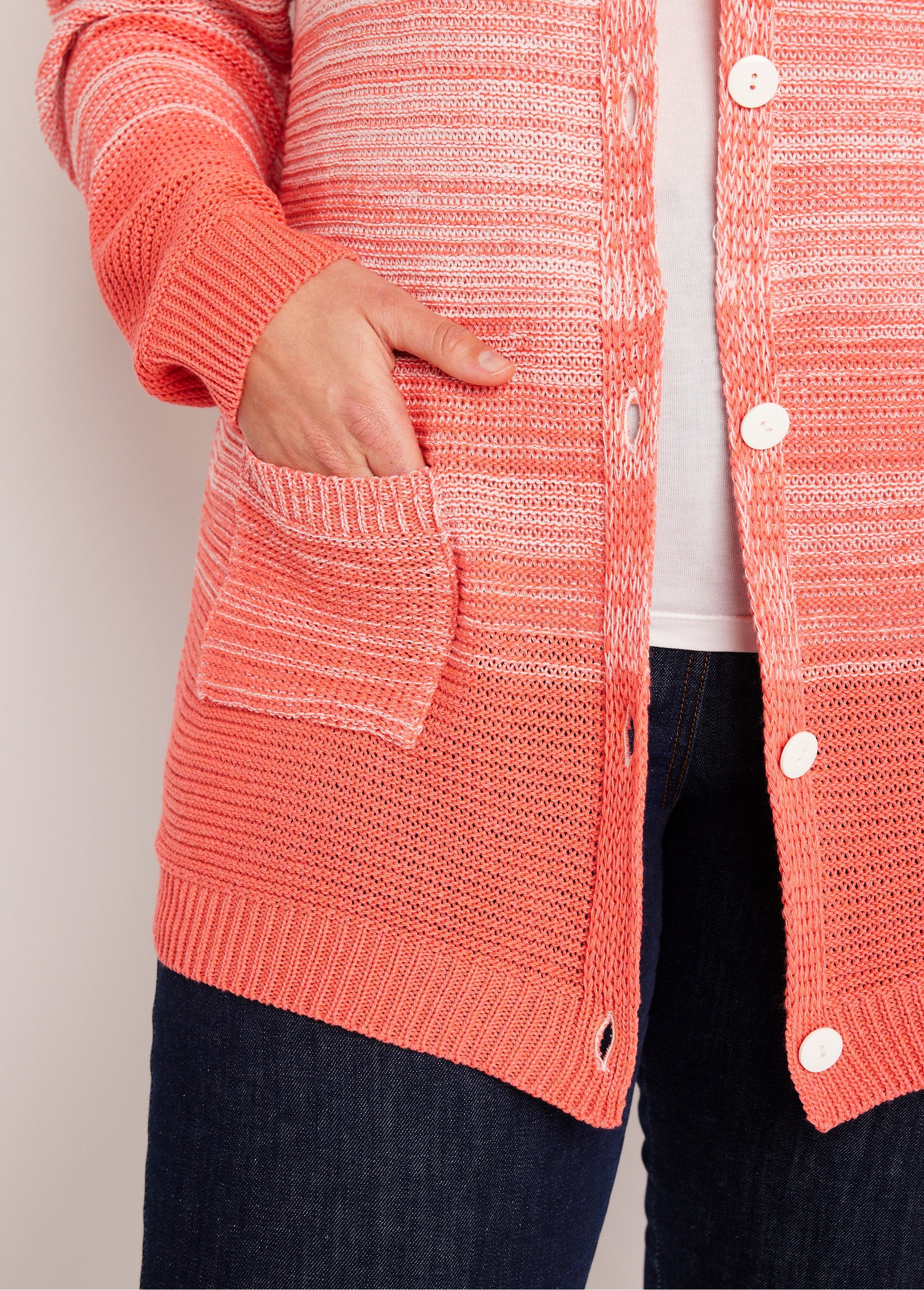 Long_buttoned_V-neck_cotton_cardigan_White_and_coral_DE2_curvy