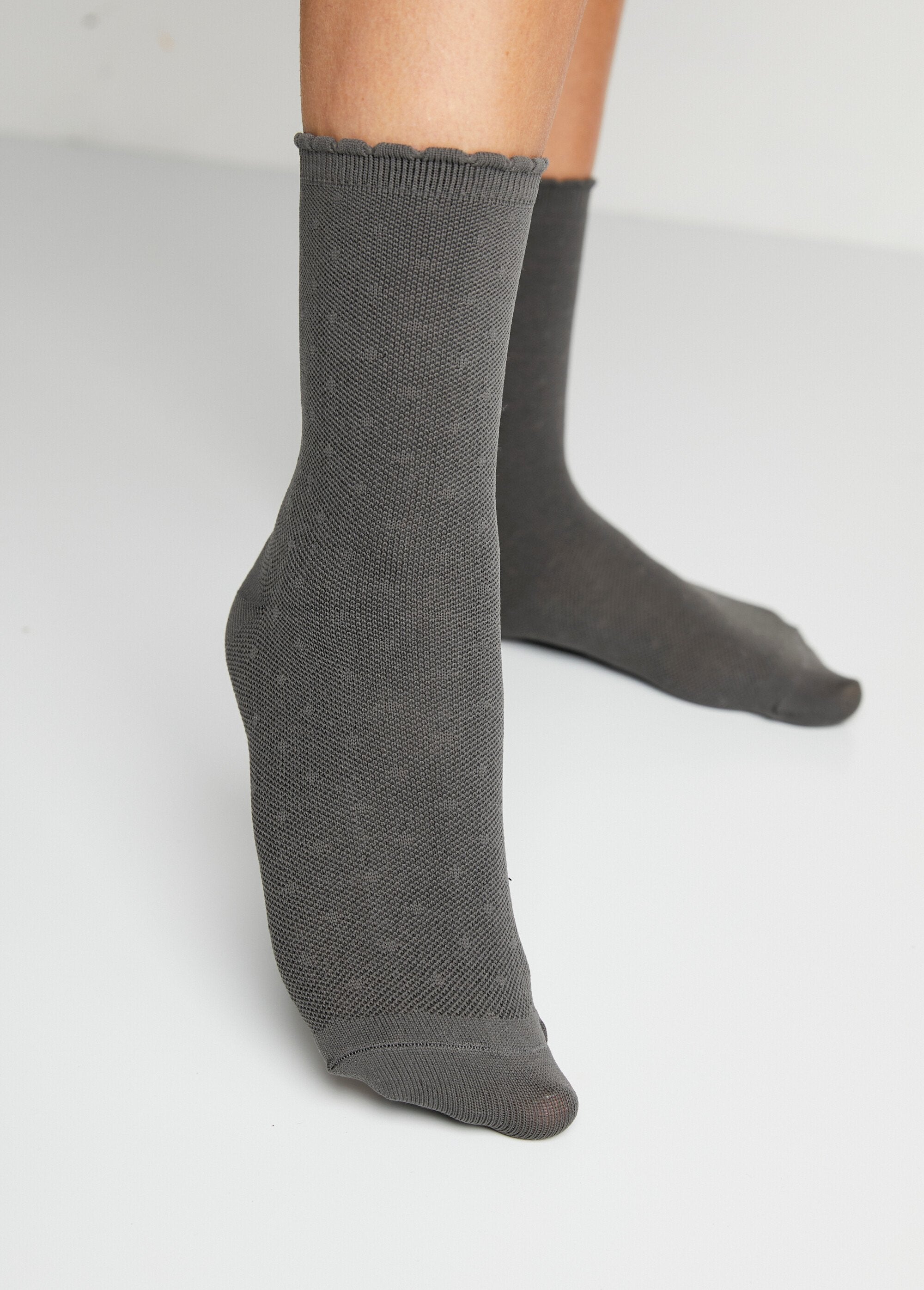 Chaussettes_fines_motifs_ton_sur_ton_Ass_noir_et_gris_lot2_DE1_slim