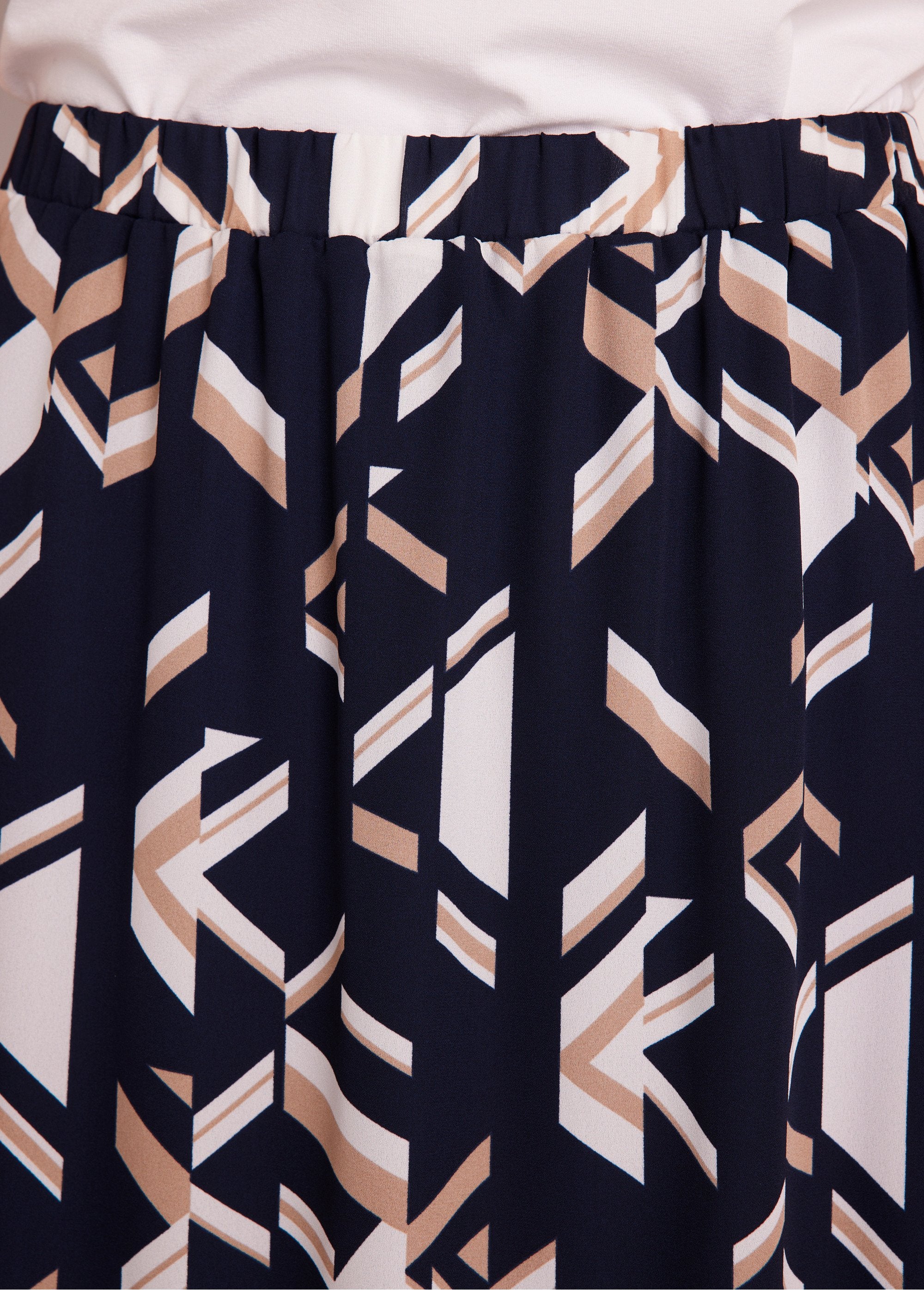 Printed_flared_skirt_Navy_and_sand_DE1_slim