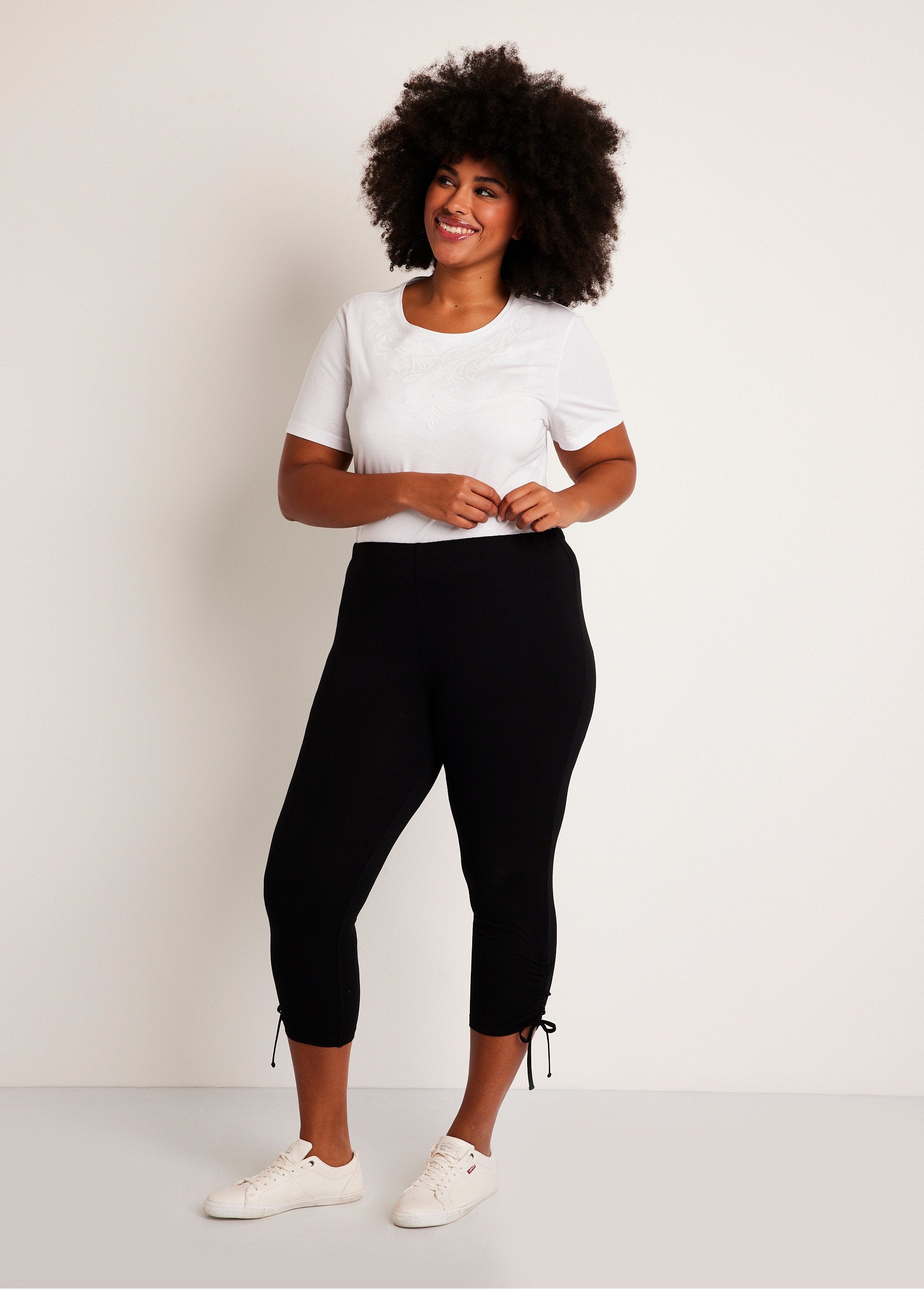 Short_leggings_with_elasticated_waistband_Plain_black_SF1_curvy