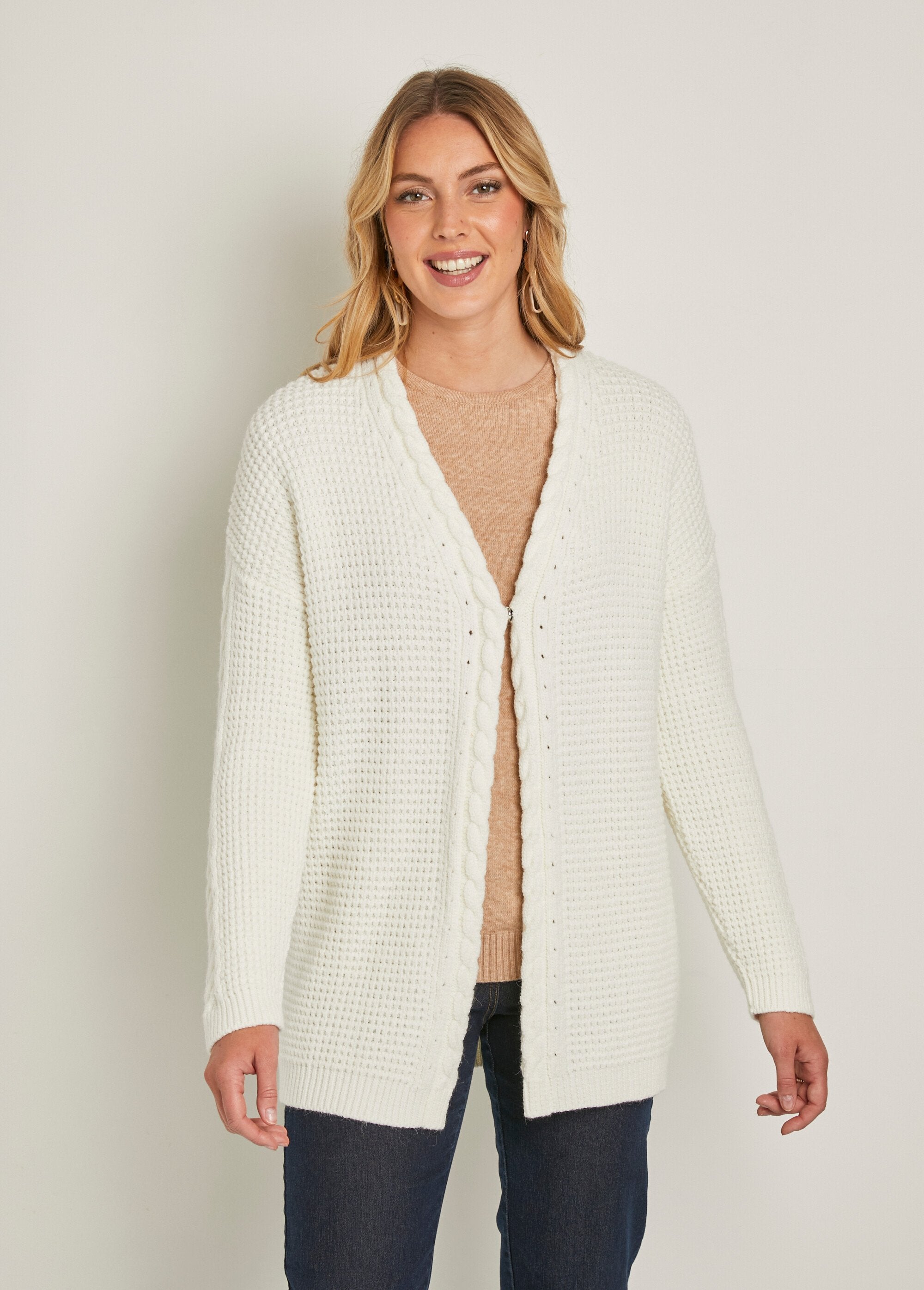 Long_warm_beaded_V-neck_cardigan_with_snap_closure_Ecru_FA1_slim