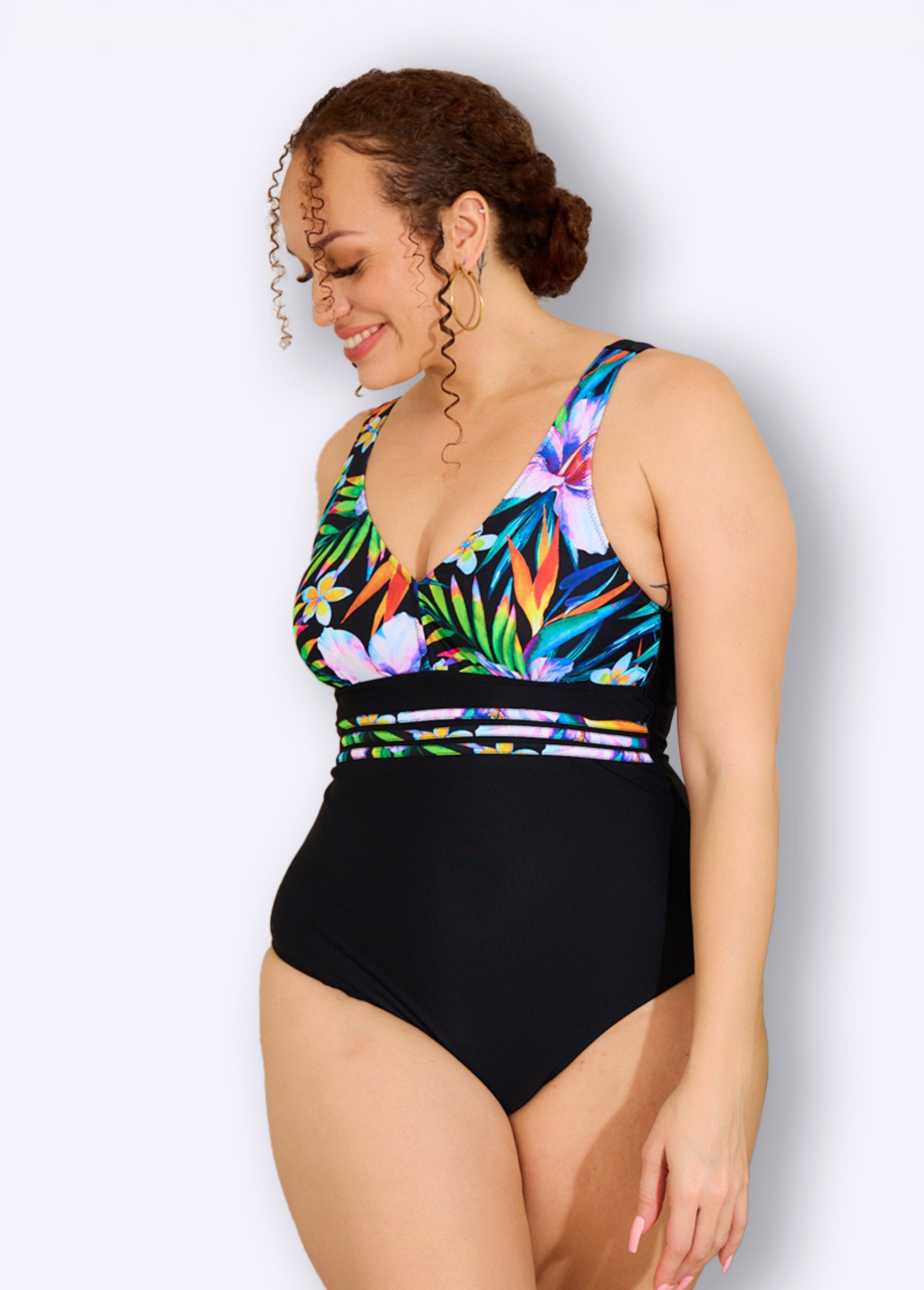 Exotic_and_plain_one-piece_swimsuit_Black_prints_FA1_curvy