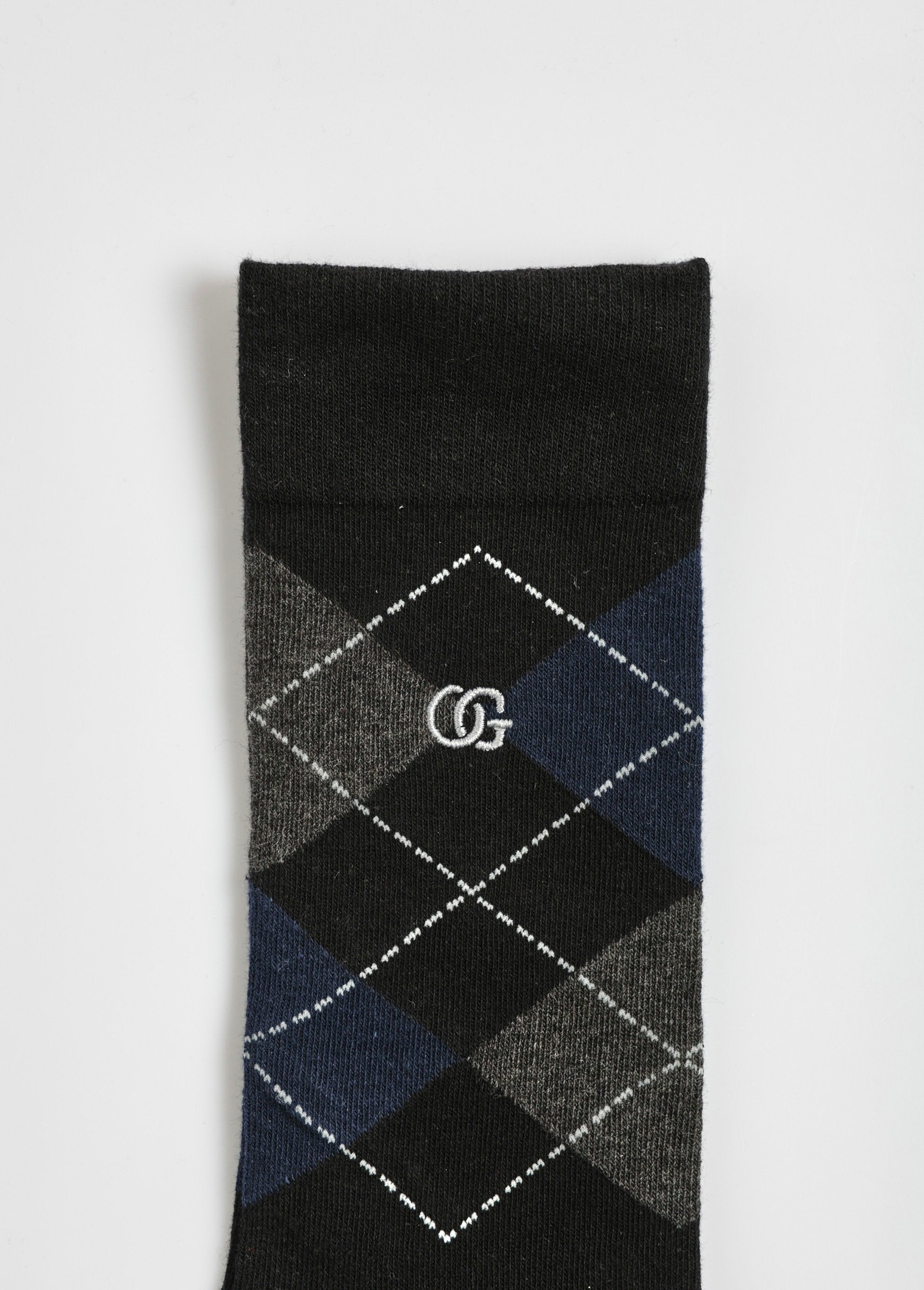 Pair_of_diamond_pattern_socks_Black_DE2_slim