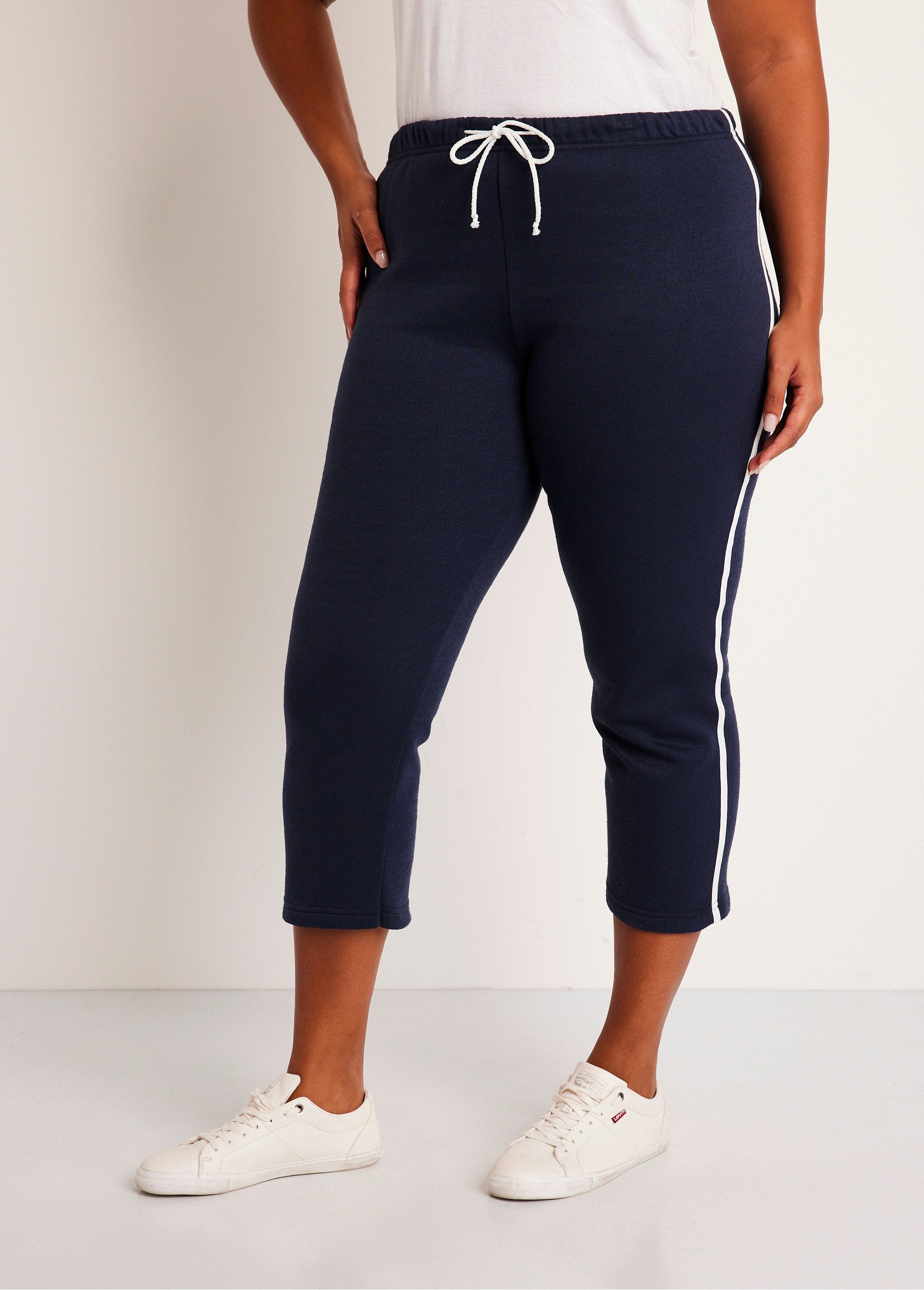 Cropped_lounge_pants_with_side_stripes_Marine_FA1_curvy