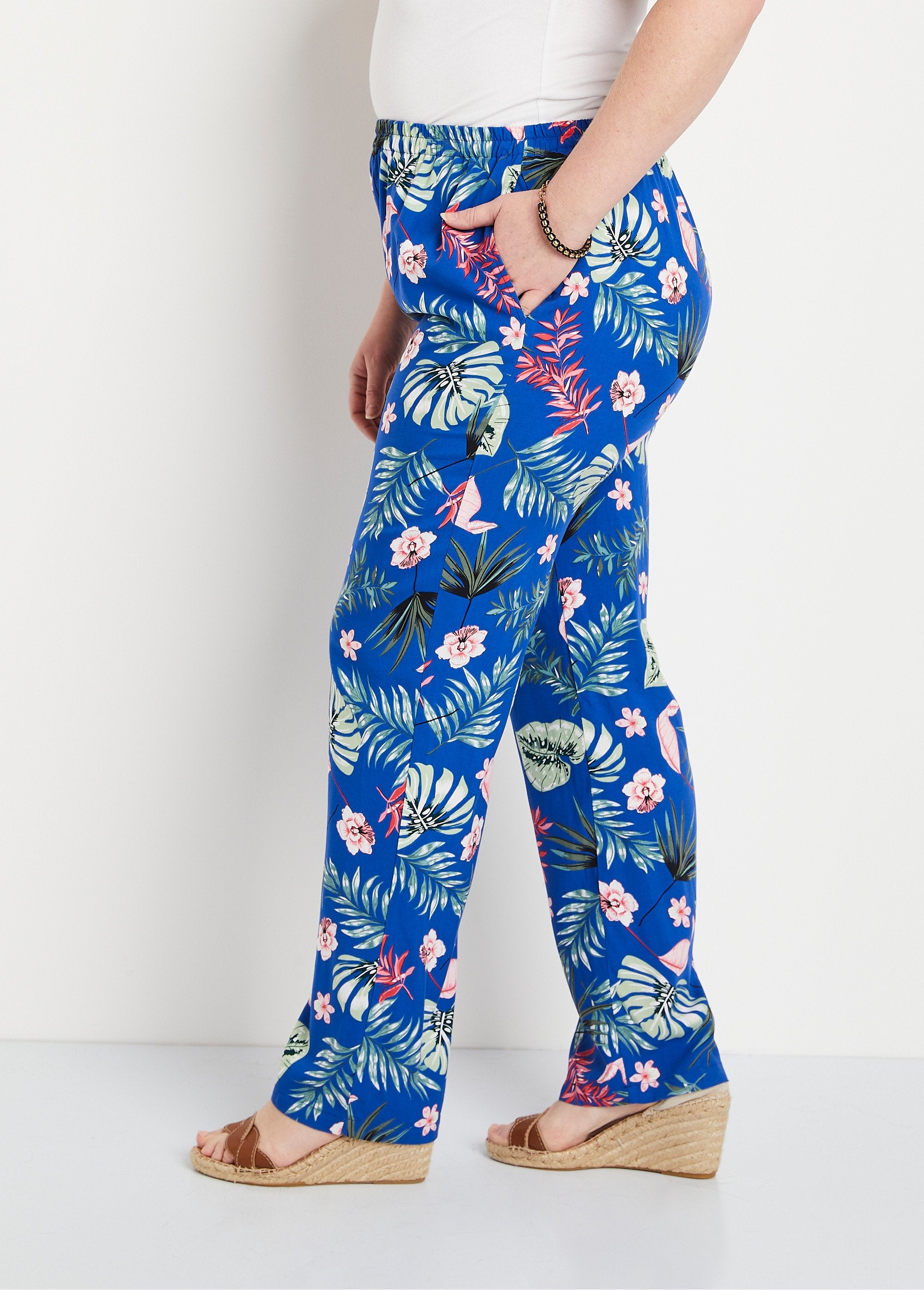 Elasticated_waist_printed_pants_Royal_blue_background_DR1_curvy