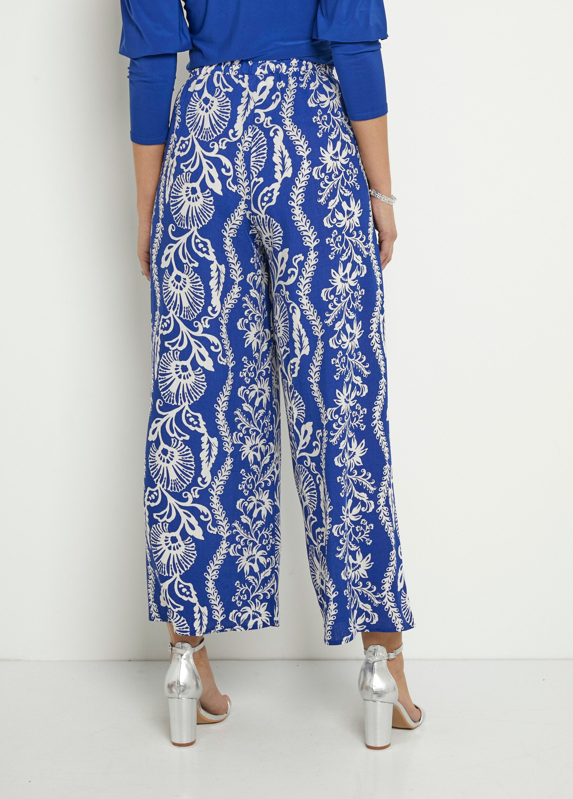 Wide-legged_leaf_print_pants_Blue_and_ecru_DO1_slim