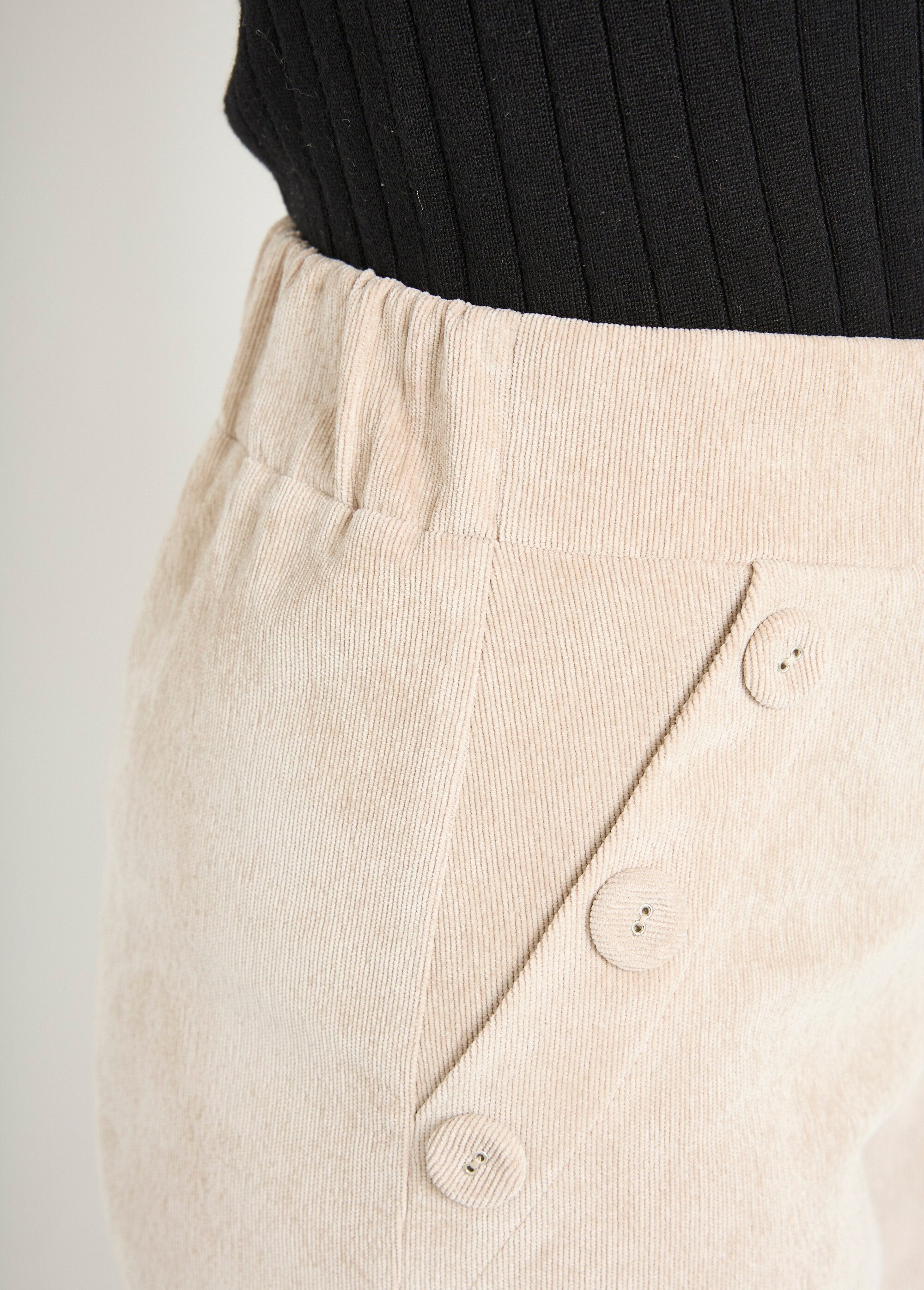 Wide-leg_corduroy_trousers_with_a_semi-elasticated_waistband_Ecru_DE2_slim