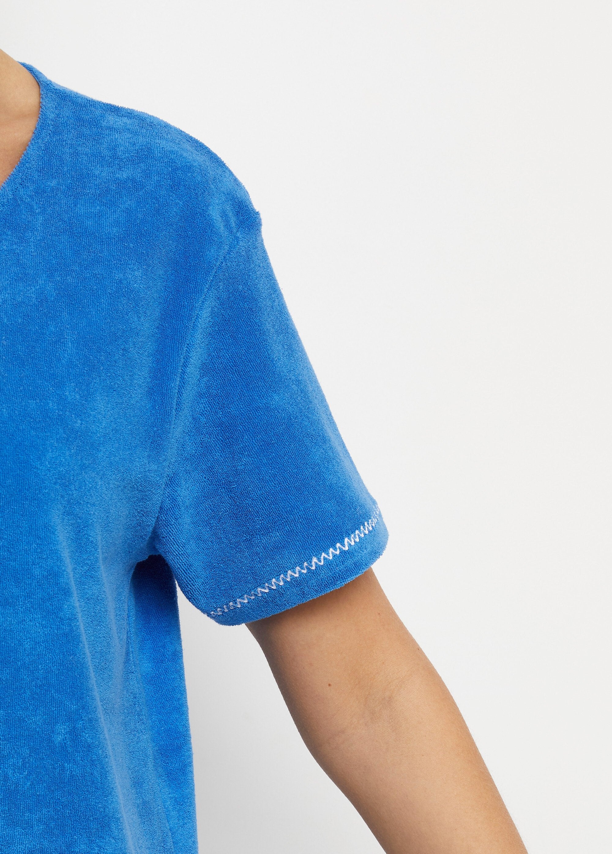 Plain_cotton_terry_bathrobe_with_zip_Blue_DE2_curvy