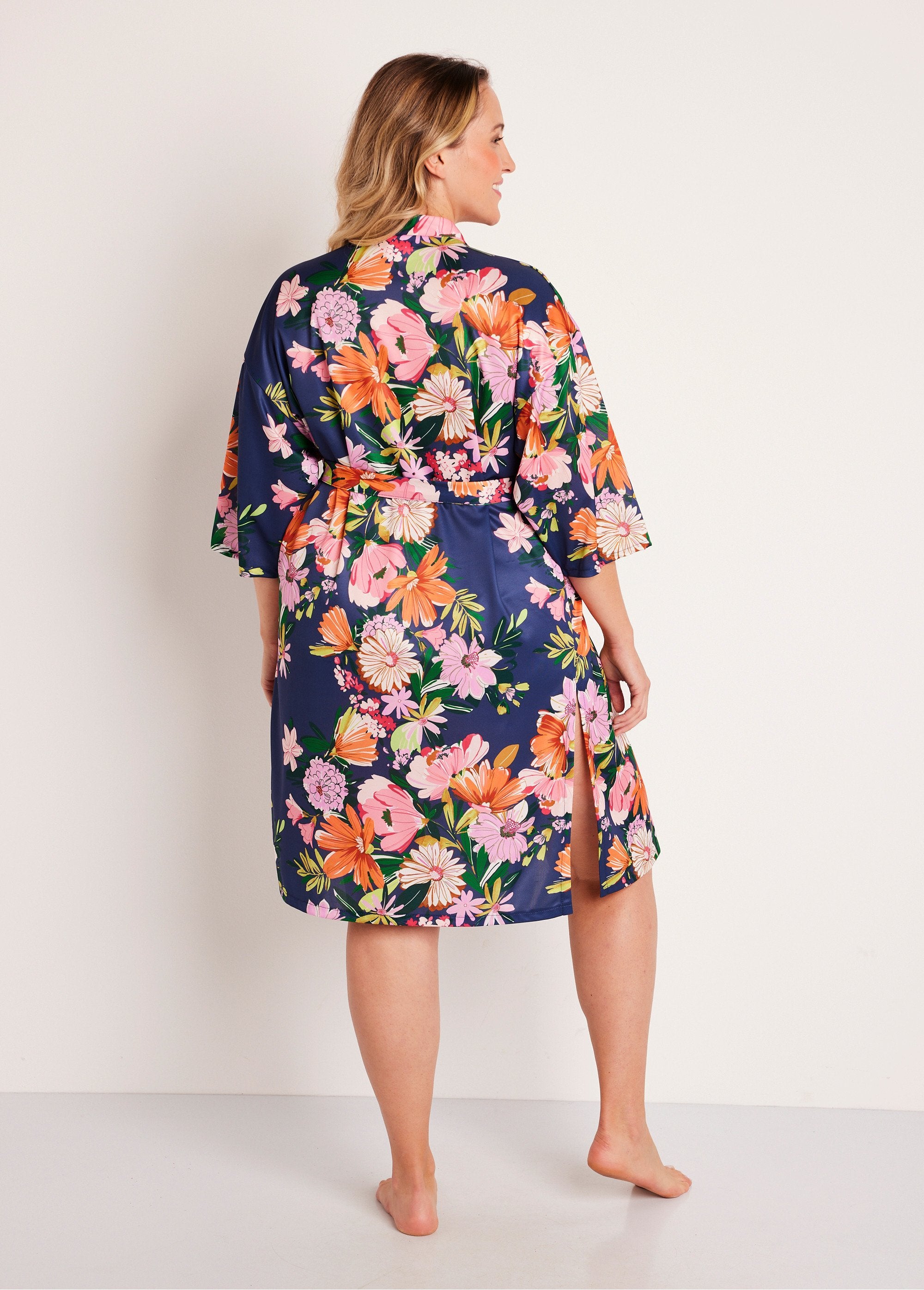 Mid-length_vegetable_satin_kimono_bathrobe_Navy_print_DO1_curvy