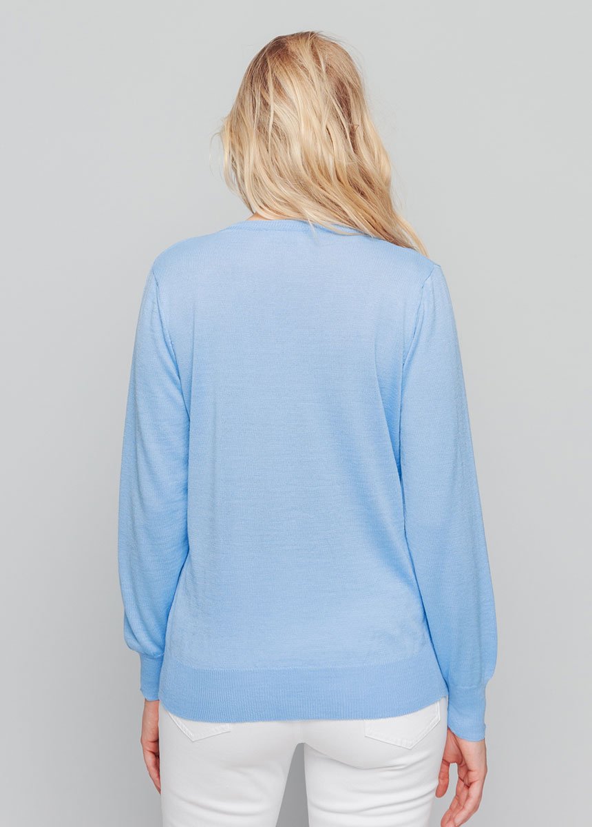 Short_V-neck_sweater_with_merino_wool_Cloud_blue_DO1_slim