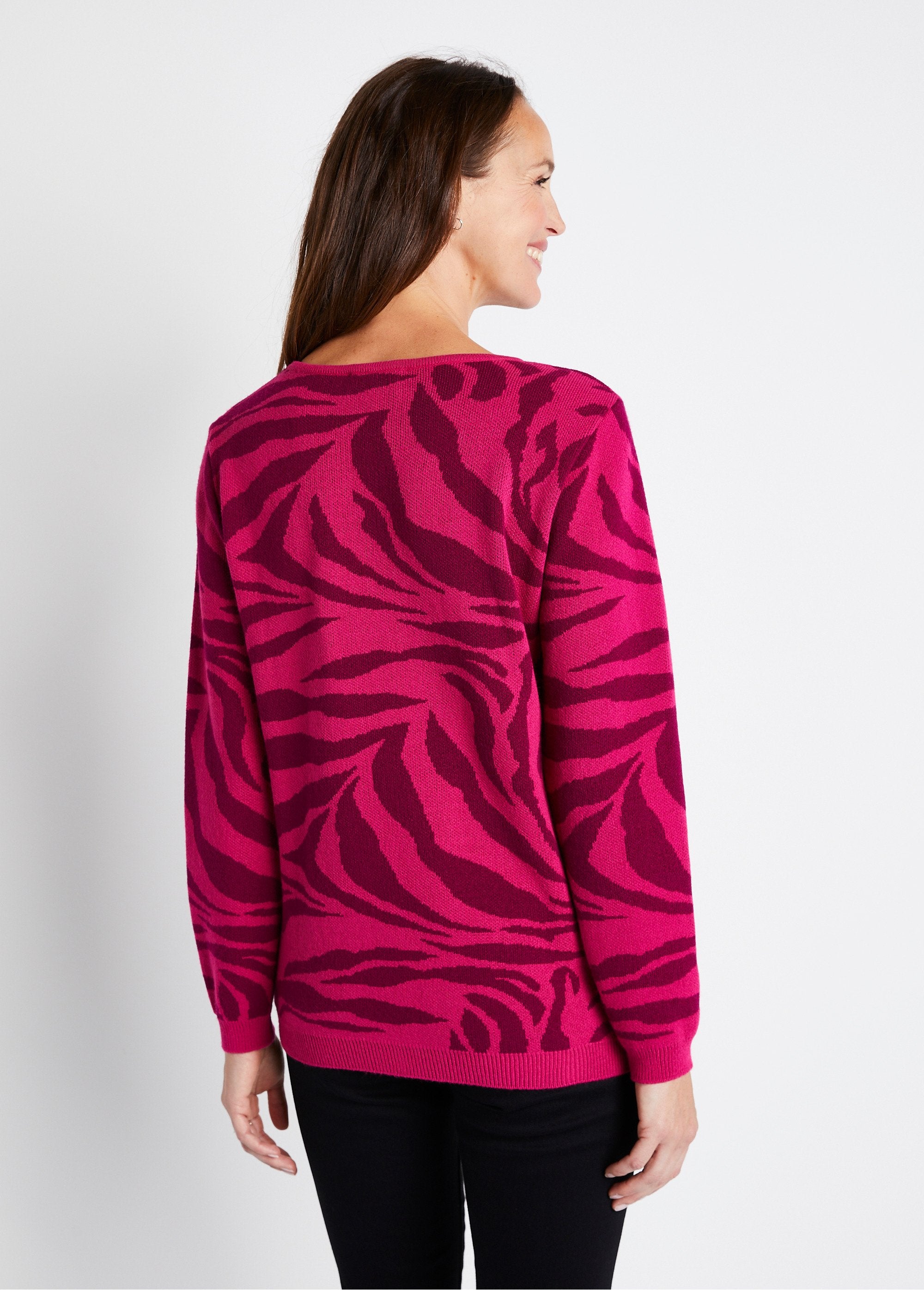 Soft_zebra_jacquard_round_neck_sweater_Fuchsia_and_blackcurrant_DO1_slim