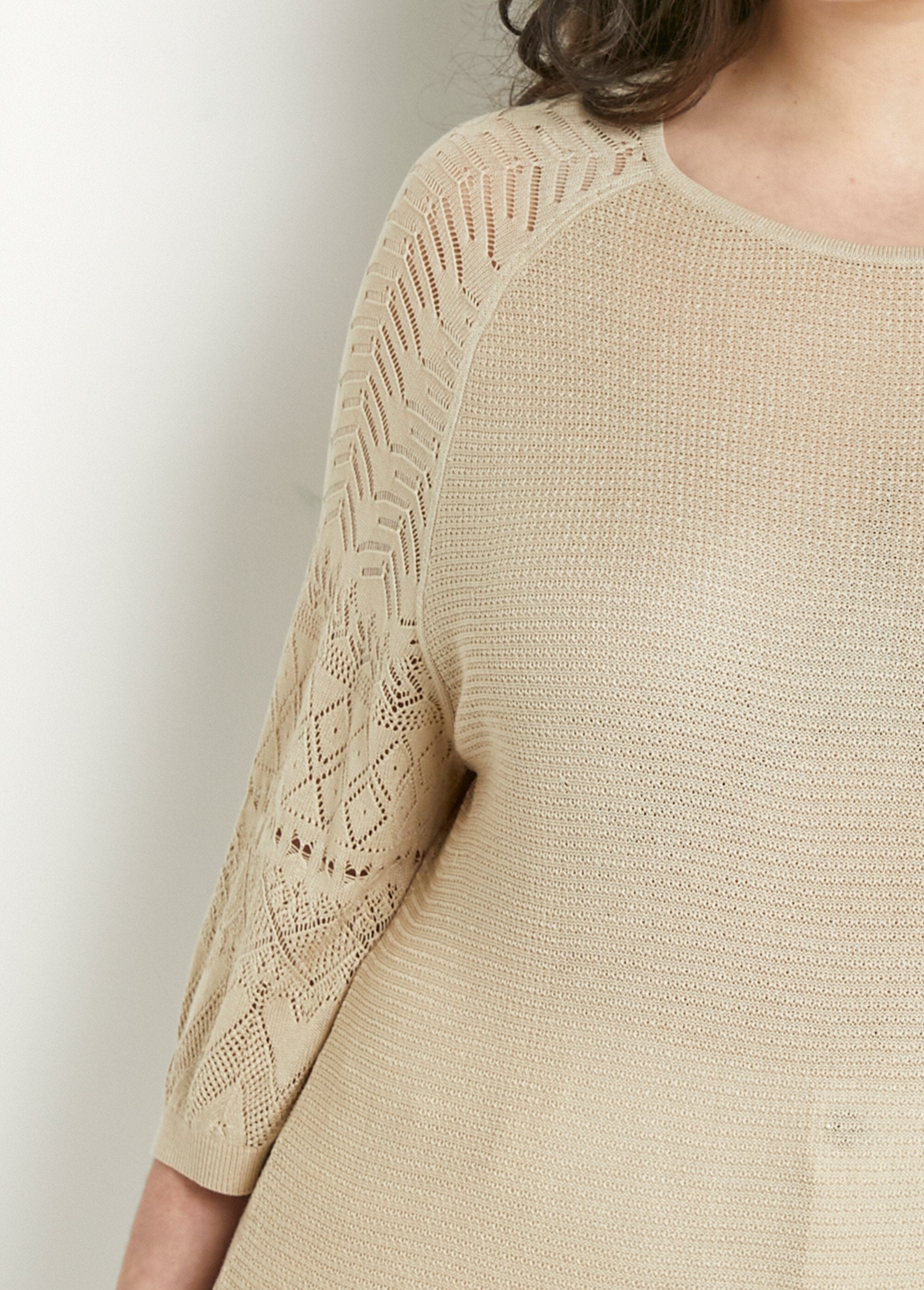 Lightweight_sweater_with_3/4_raglan_sleeves_and_round_neck_Beige_DE1_curvy