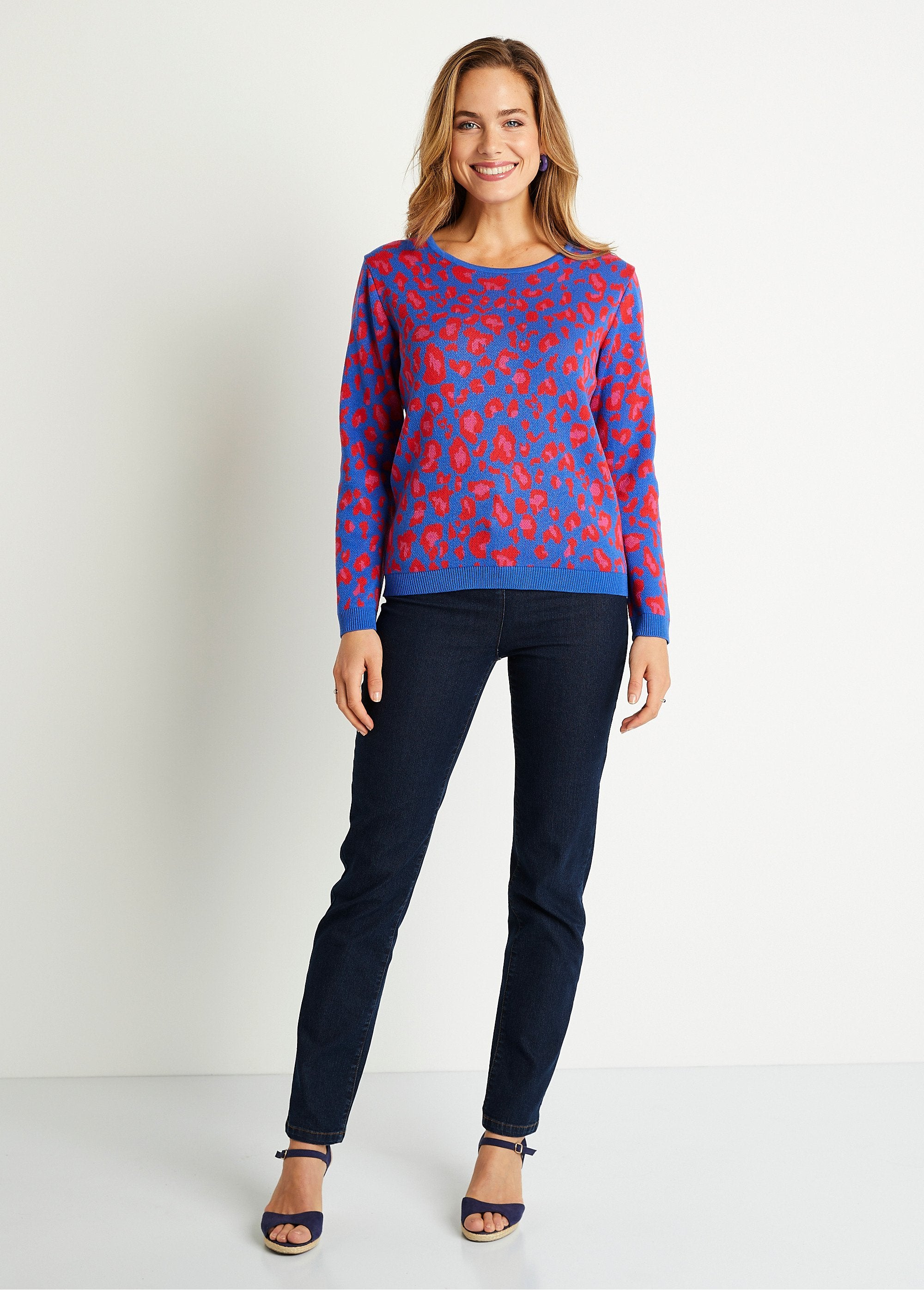 Leopard_pattern_round_neck_sweater_Blue_SF1_slim