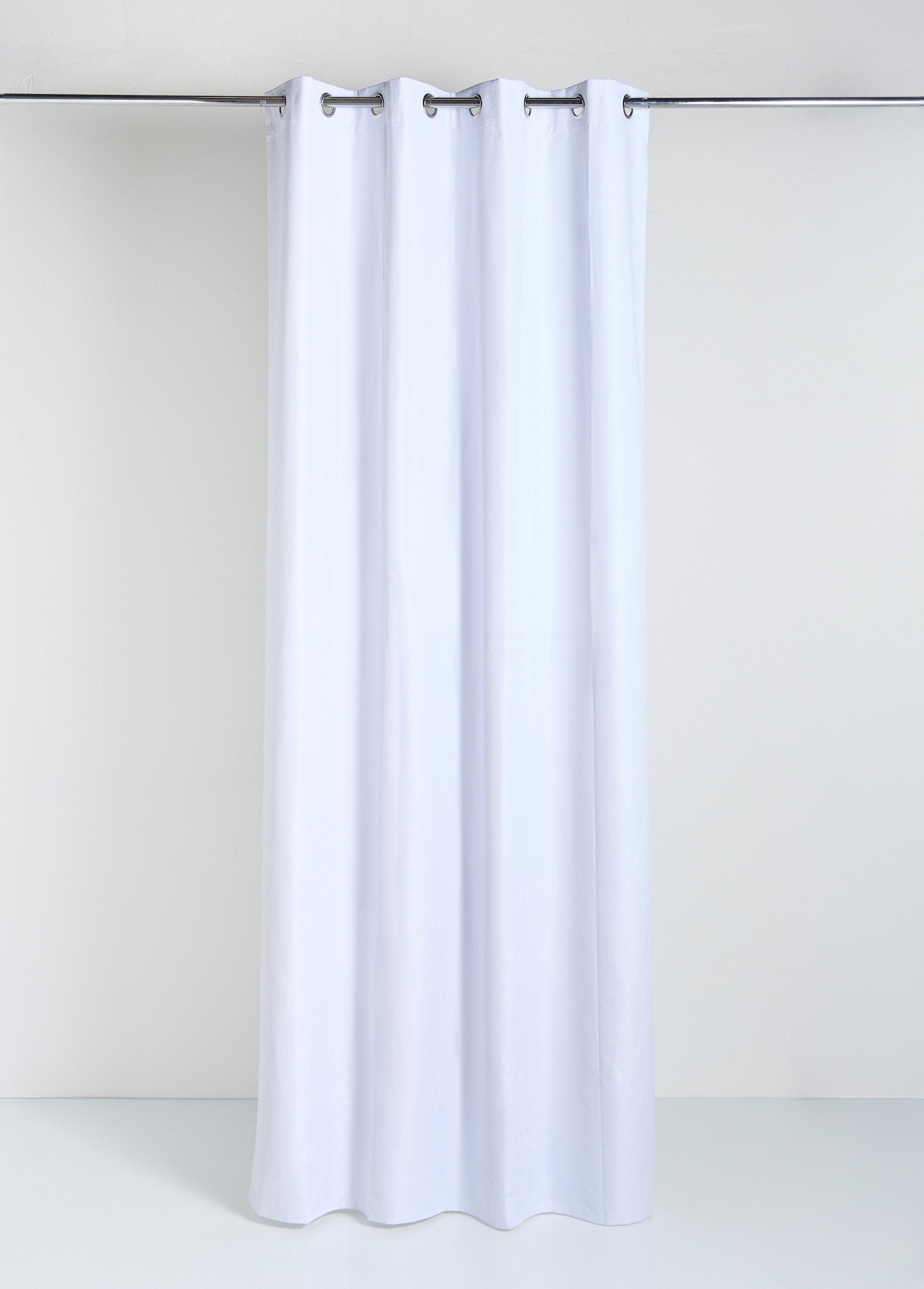 Plain_blackout_curtain,_1_panel_with_eyelets_White_FA1_slim