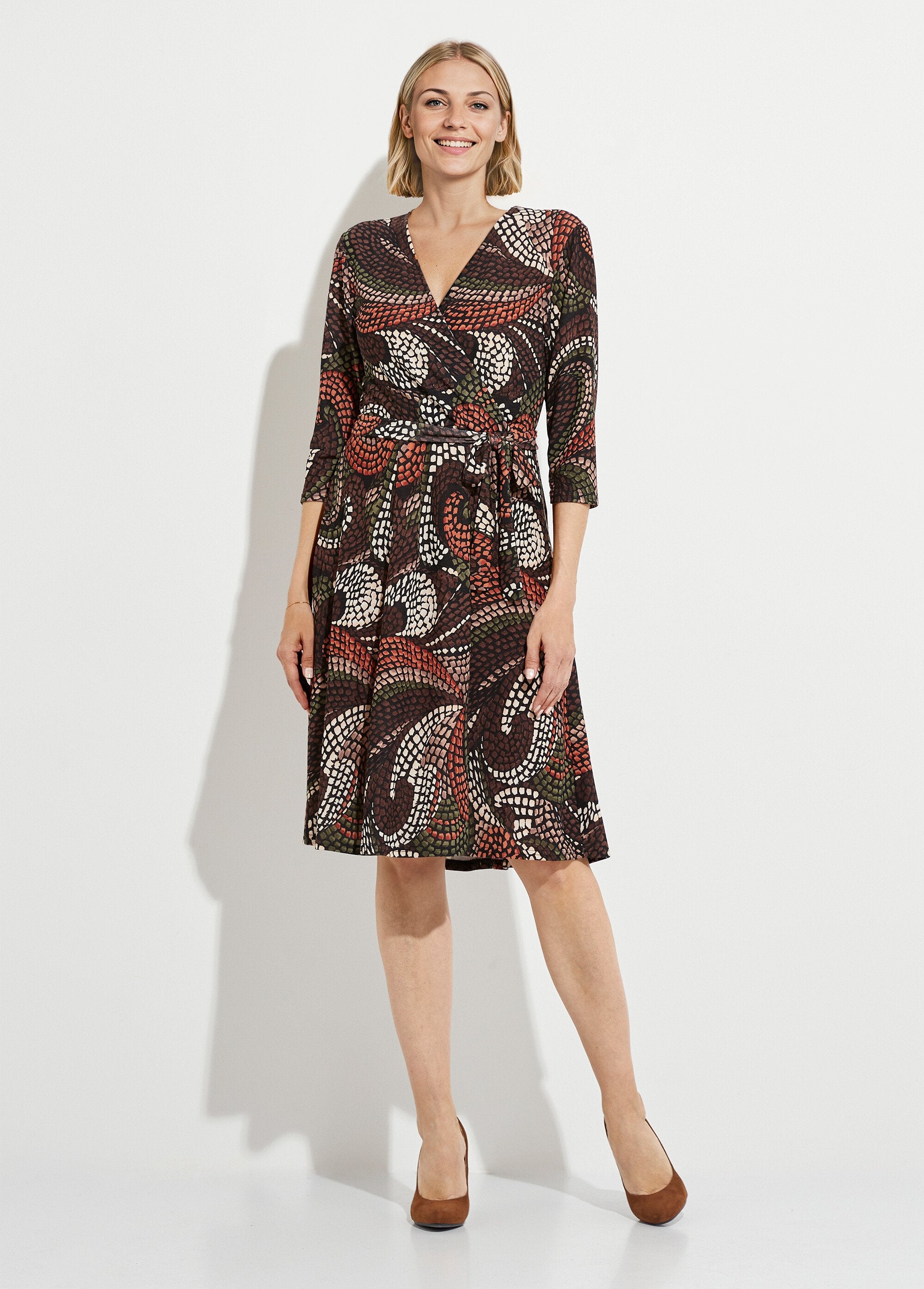 Short_graphic_flared_wrap_dress_Brown_and_beige_FA1_slim
