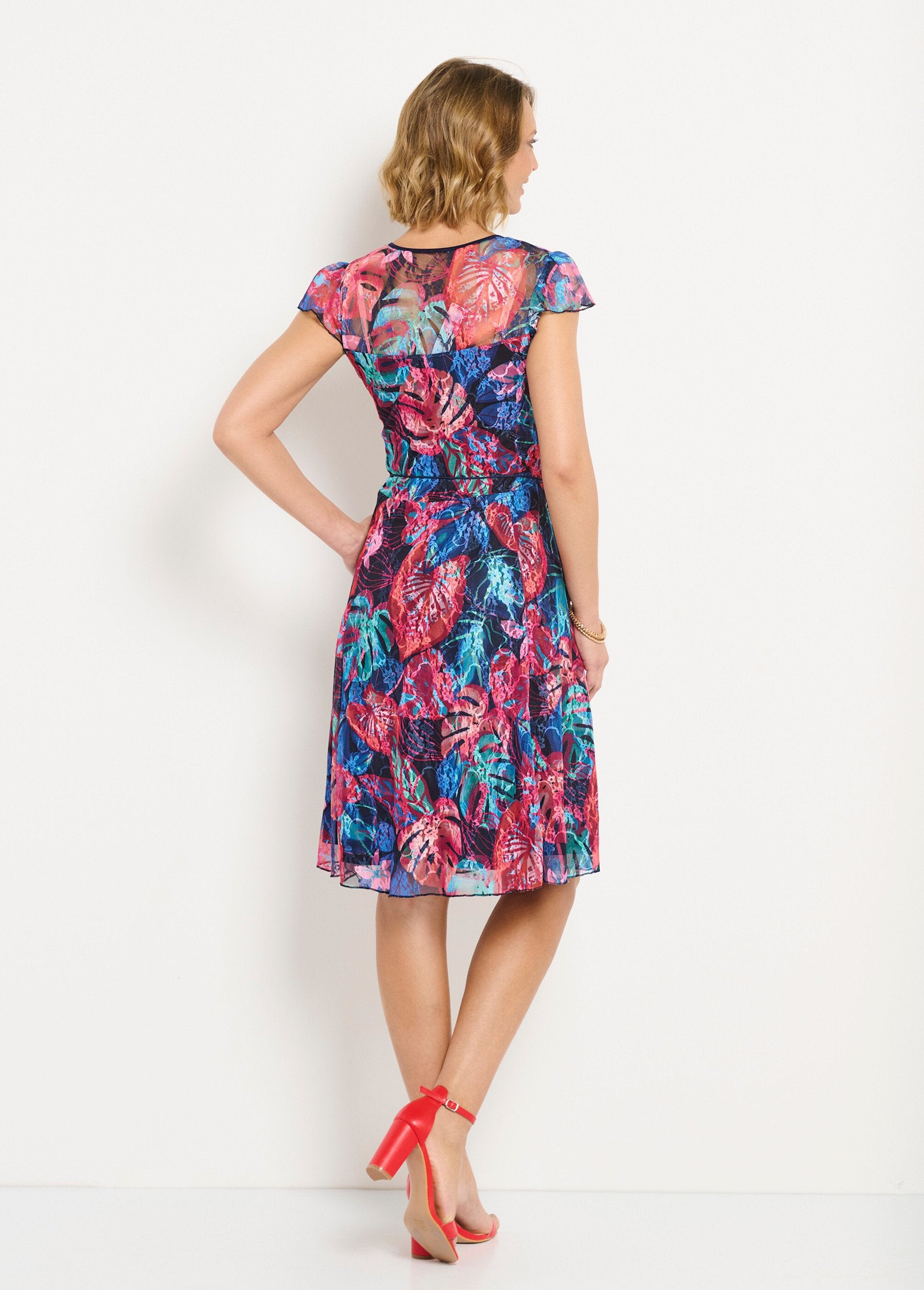 Short_V-neck_dress_with_printed_lace_Multicolor_DO1_slim