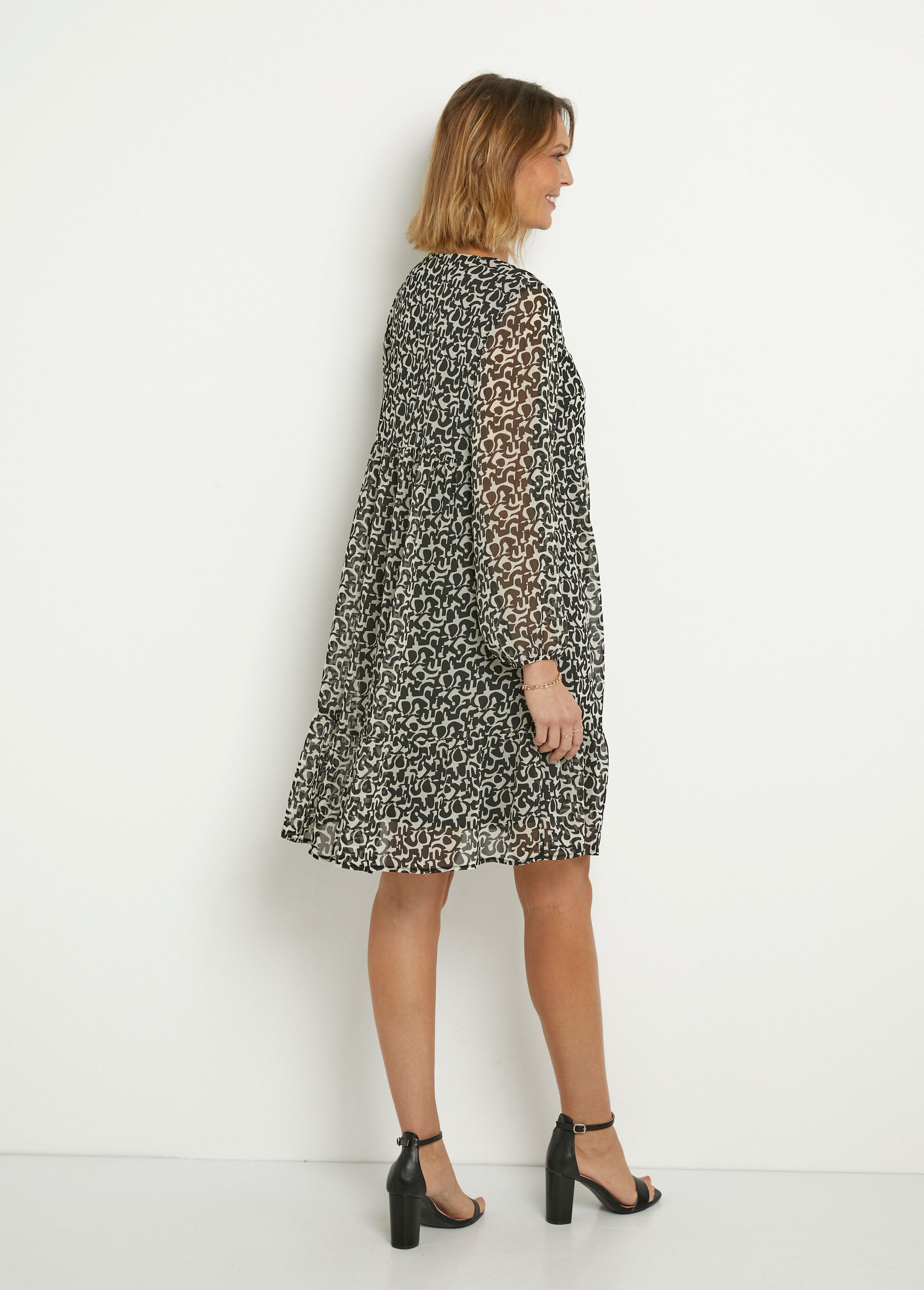 Printed_voile_dress_with_V-neck_and_3/4_sleeves_Black_and_ecru_DO1_slim