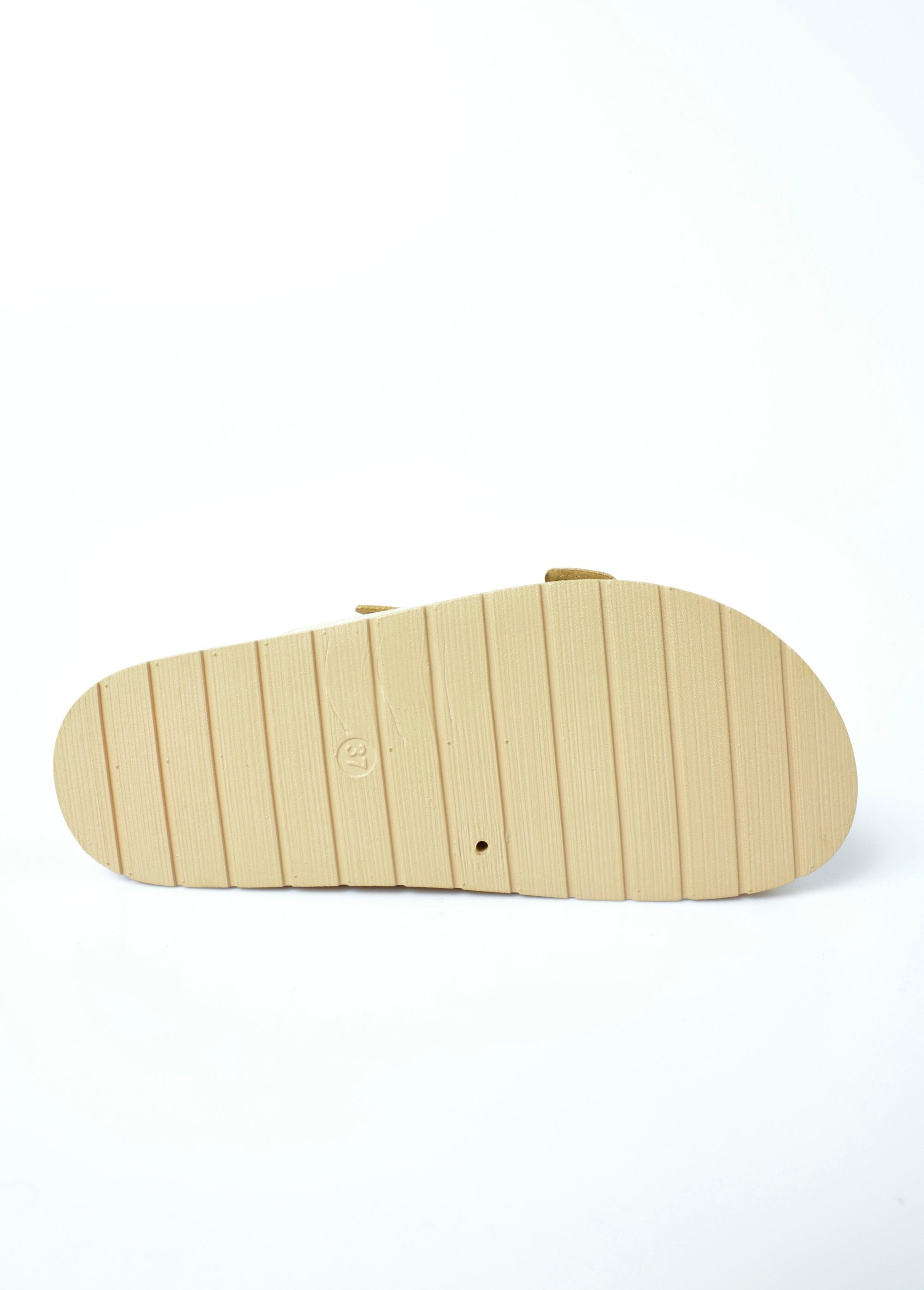 Ergonomic_sandals_with_buckles_and_rivets_Beige_UN1_slim