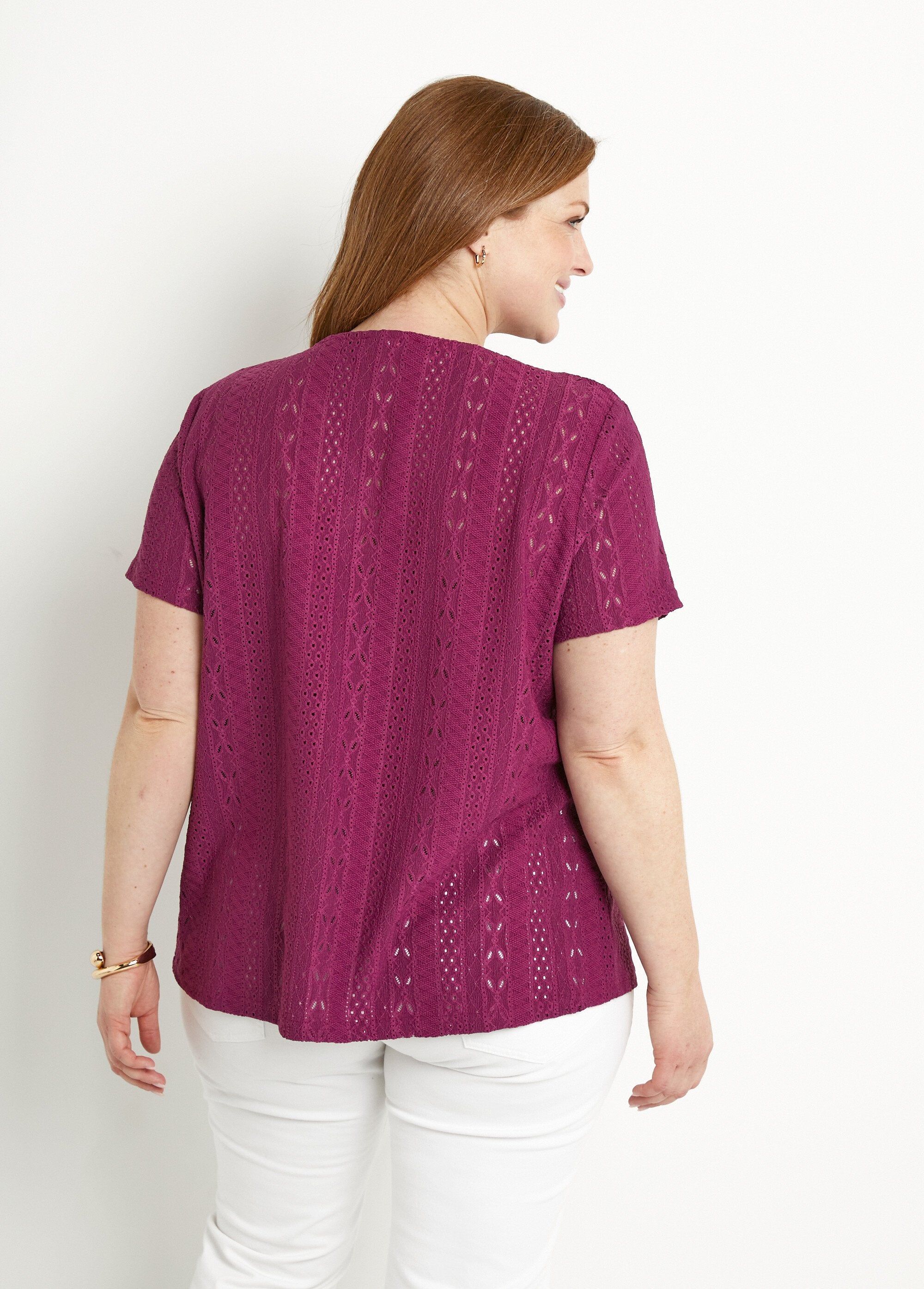 Loose_V-neck_plain_t-shirt_with_embroidery_effect_Cassis_DO1_curvy