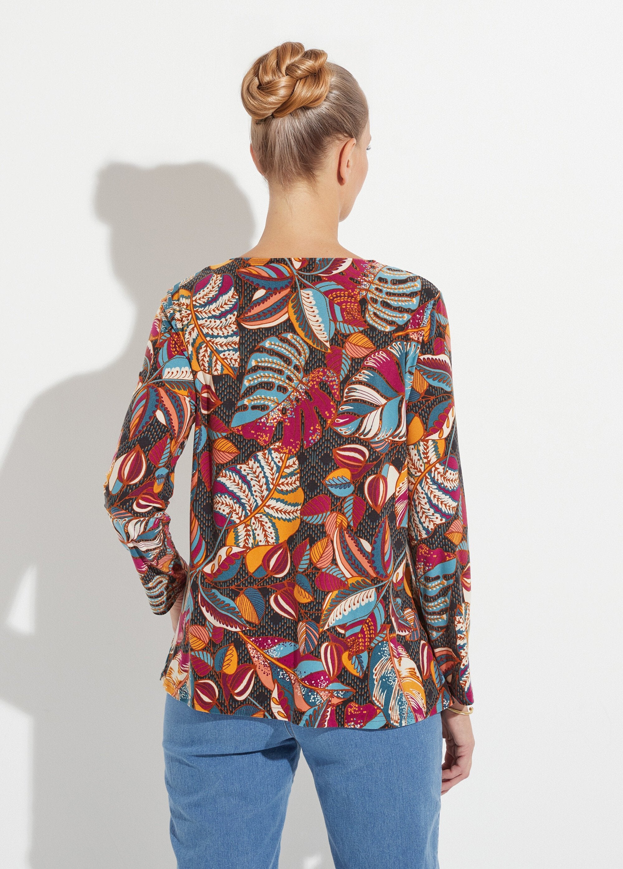 V-neck_long-sleeve_printed_T-shirt_Groseille_et_bleu_DO1_slim