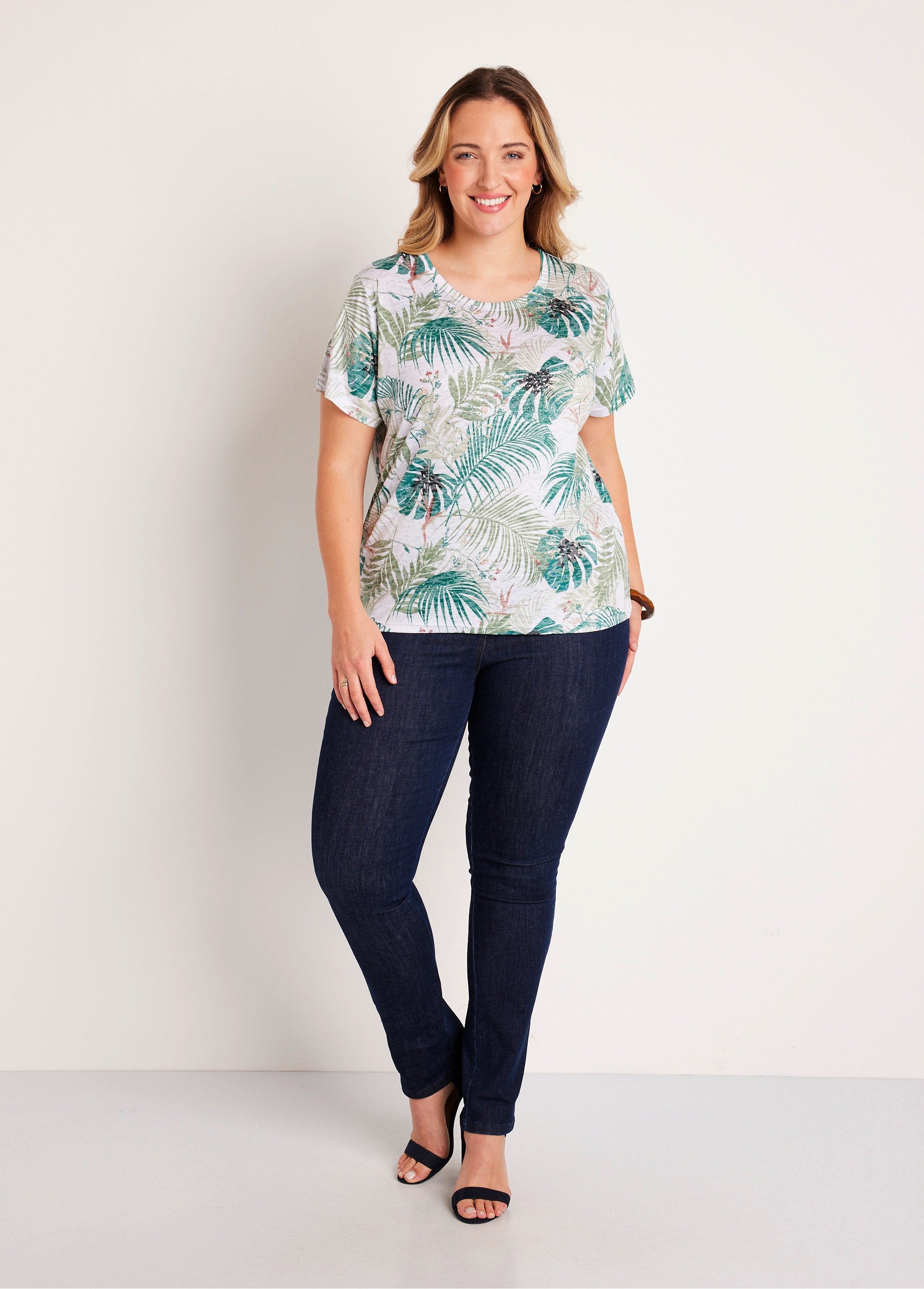 Short_straight_t-shirt_with_foliage_print_Ecru_and_green_SF1_curvy