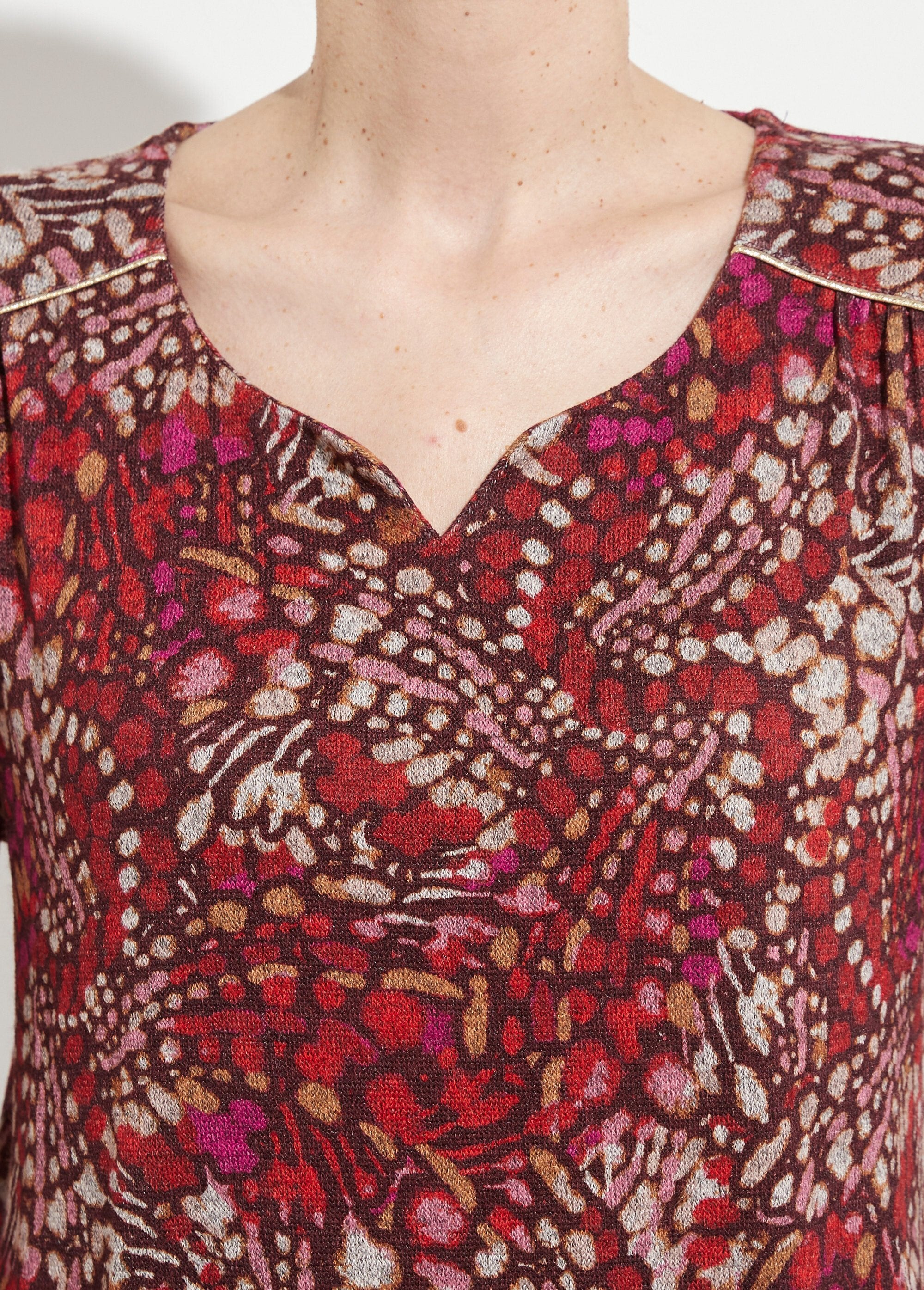 Long_flared_t-shirt_with_3/4_sleeves_and_tachist_print_Bordeaux_and_pink_DE1_slim