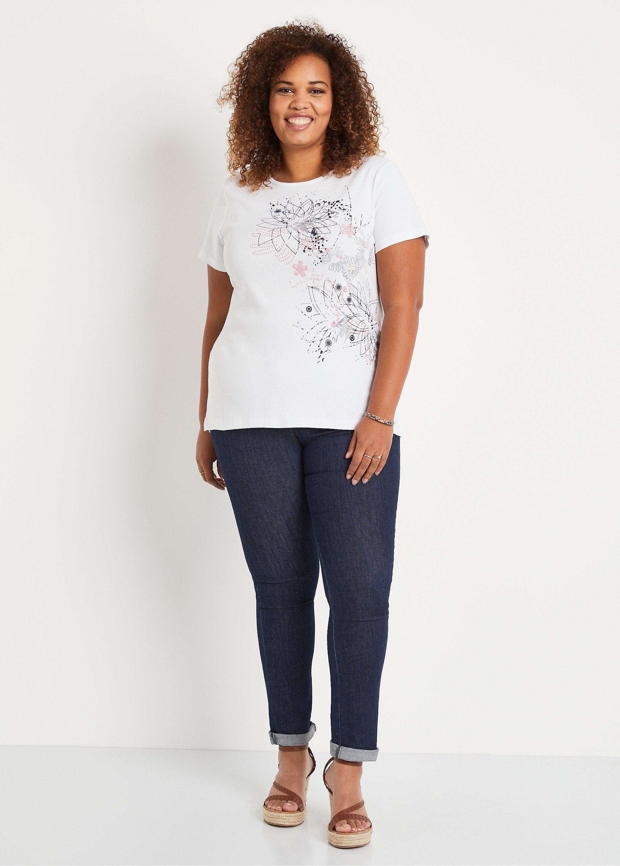 Long_floral_pattern_t-shirt_with_side_slits_White_SF1_curvy