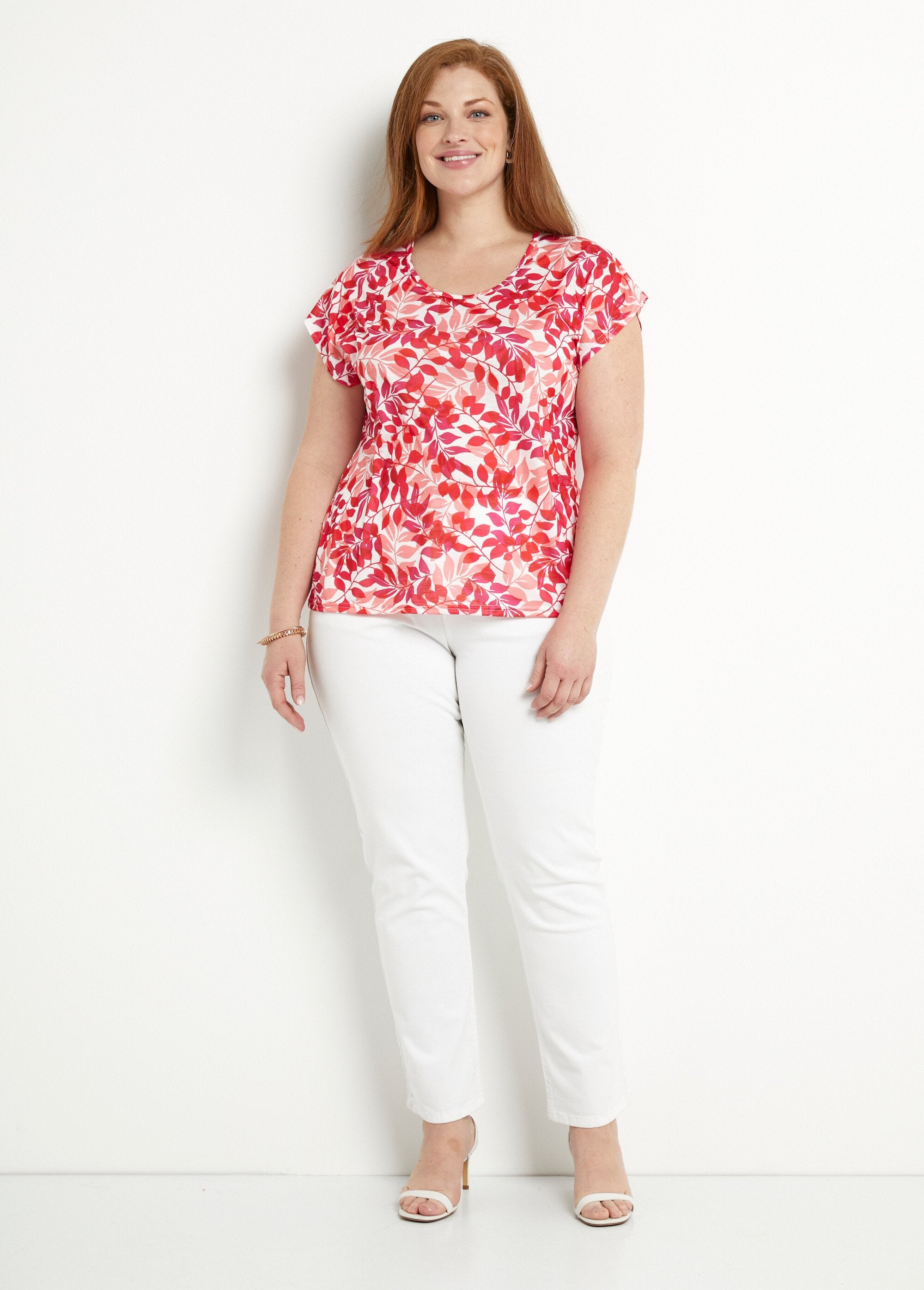 Short-sleeved_T-shirt_with_leaf_print_and_round_neck_Red_and_pink_SF1_curvy