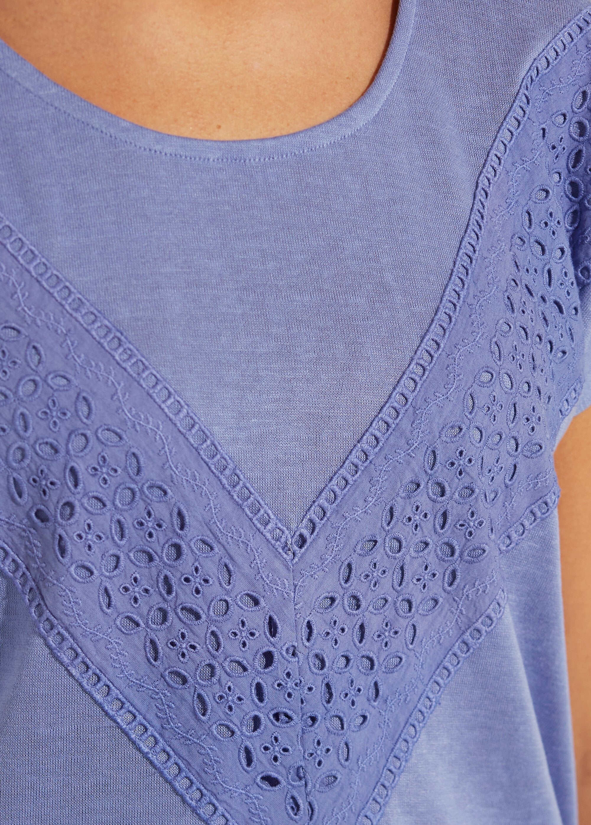 Plain_T-shirt_with_round_neck_and_lace_kimono_sleeves_Forget-me-nots_DE1_slim