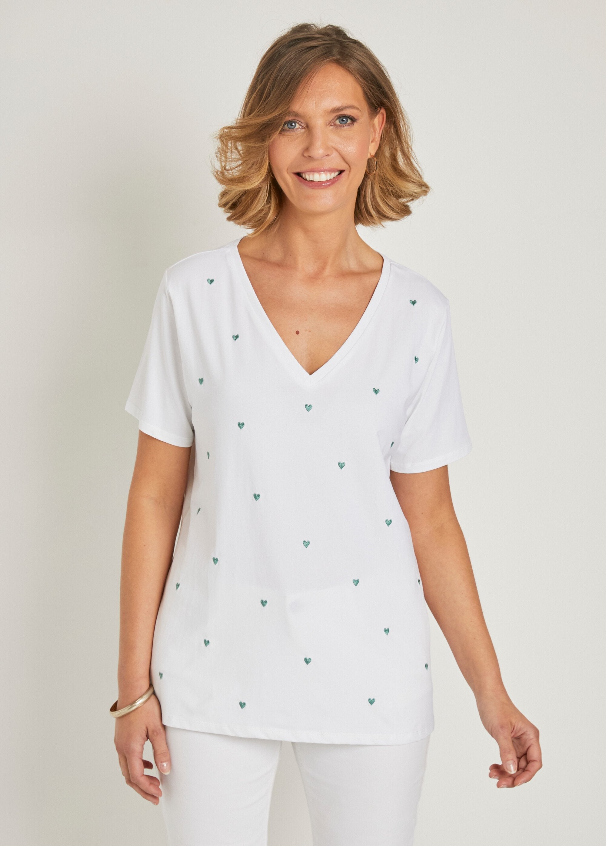 Embroidered_hearts_T-shirt,_short_sleeves_White_FA1_slim