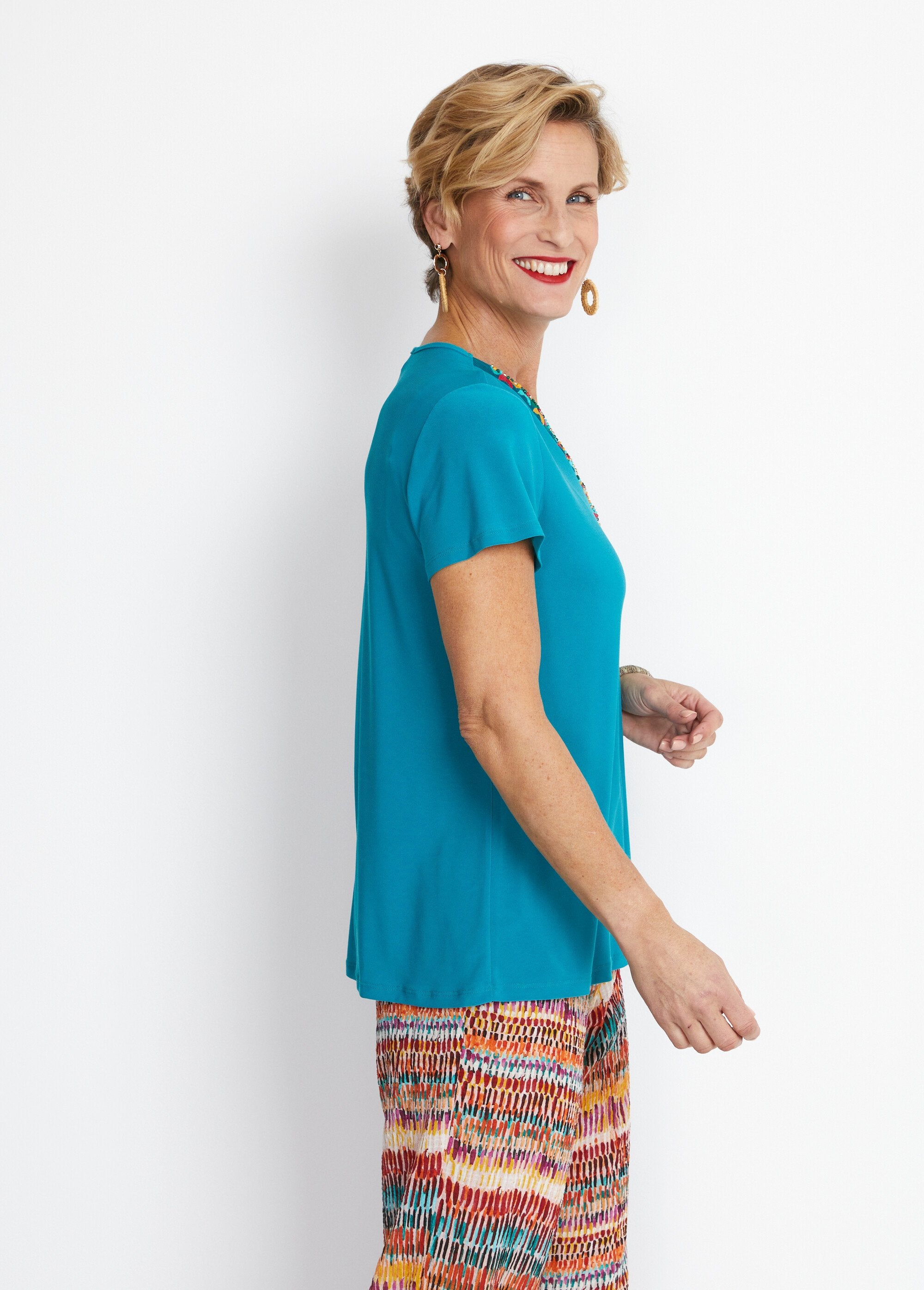 Stretchy_mesh_T-shirt_with_fancy_neckline_Green_DR1_slim