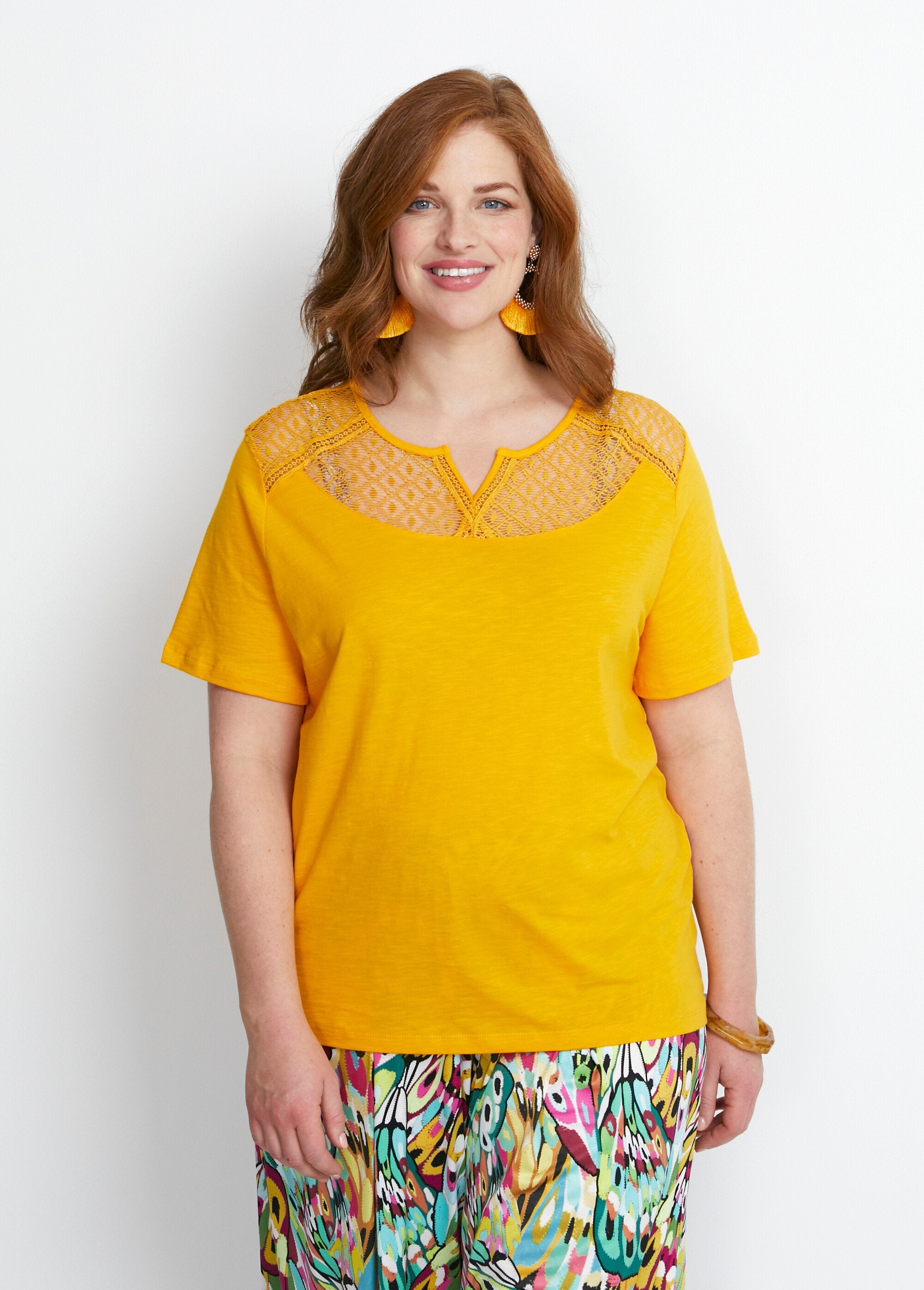 Cotton_slub_knit_lace_t-shirt_Saffron_FA1_curvy