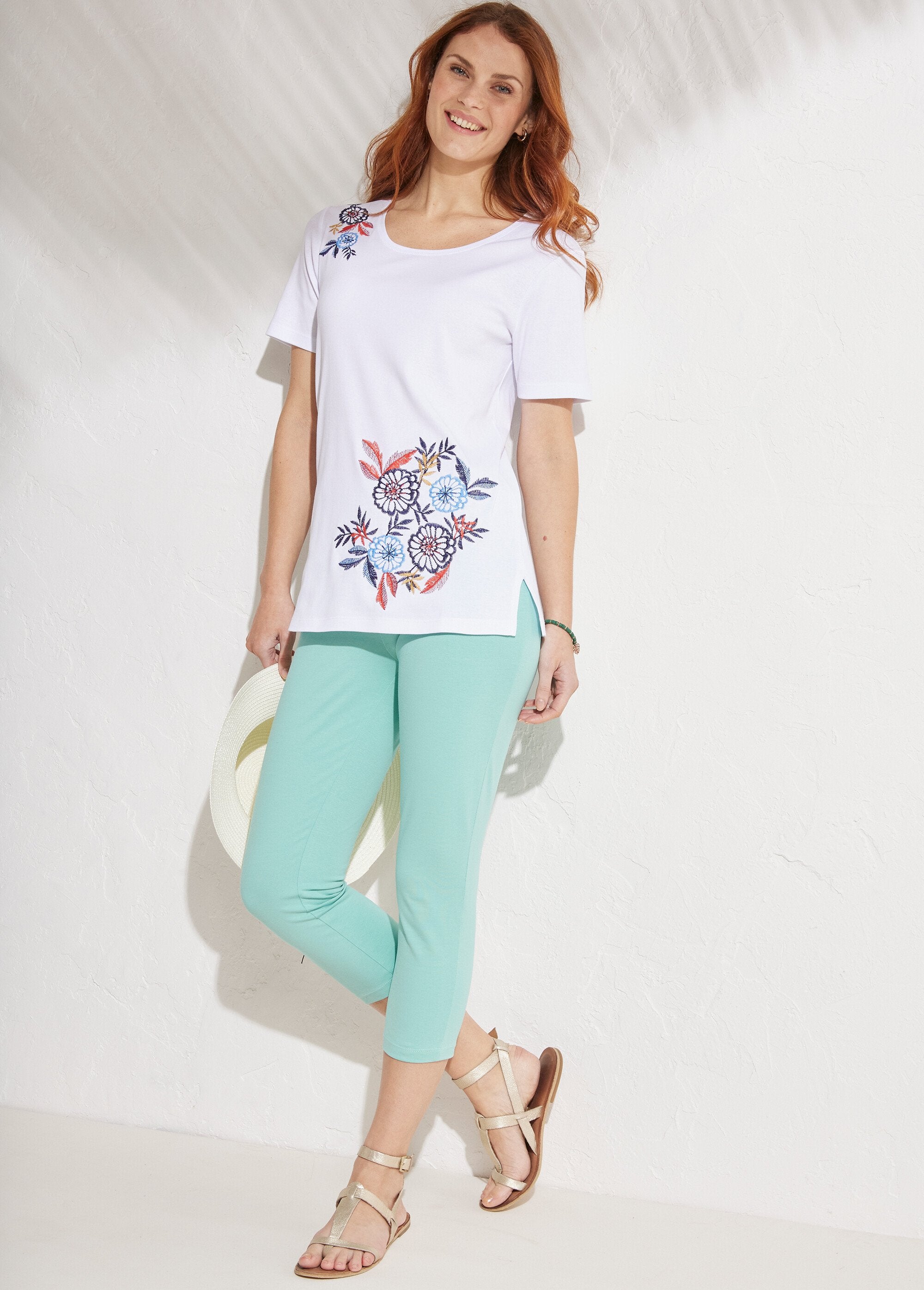 Embroidered_or_printed_short-sleeved_T-shirt_Plain_white_SF1_slim