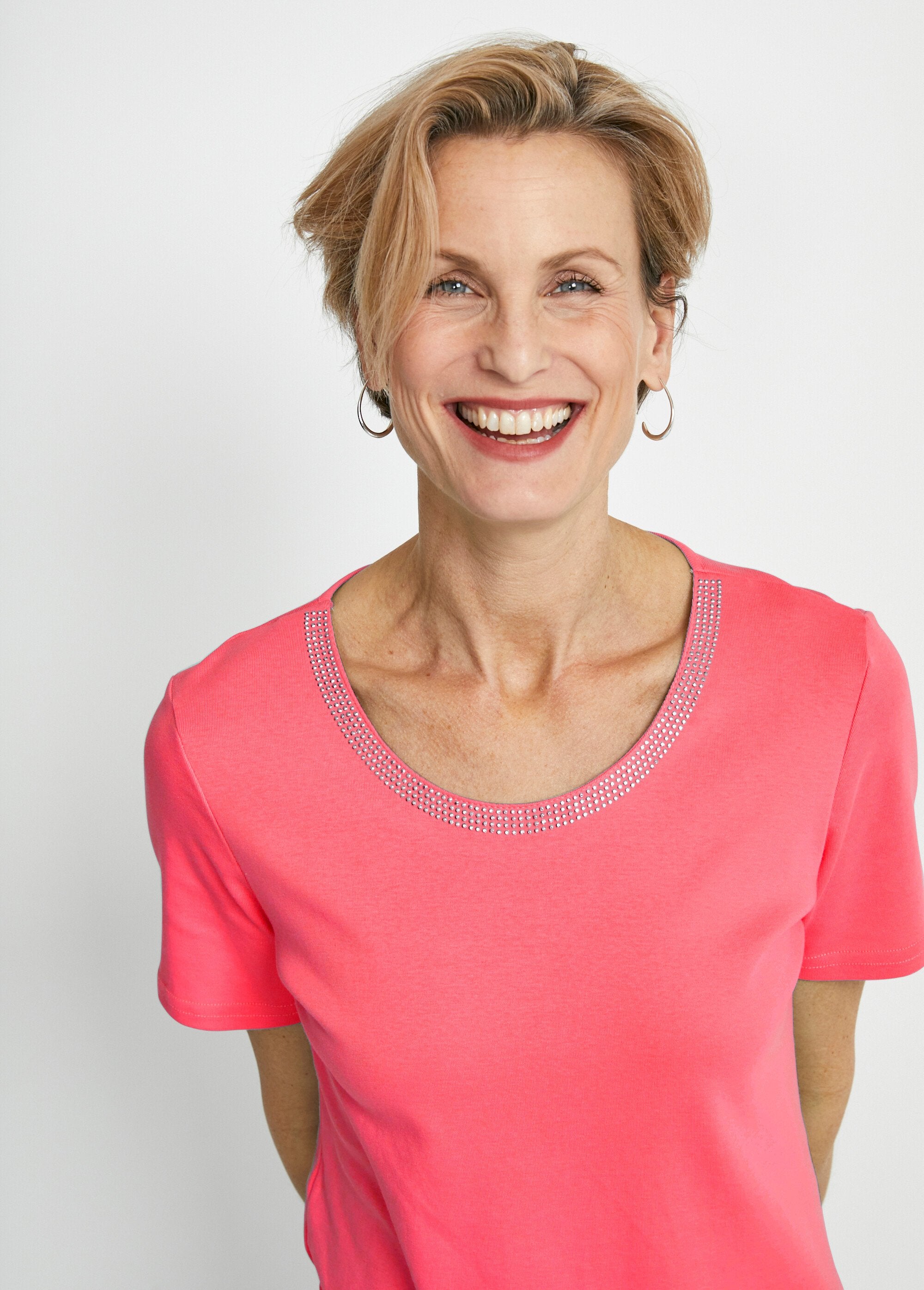 Short-sleeved_studded_T-shirt_Coral_DE1_slim