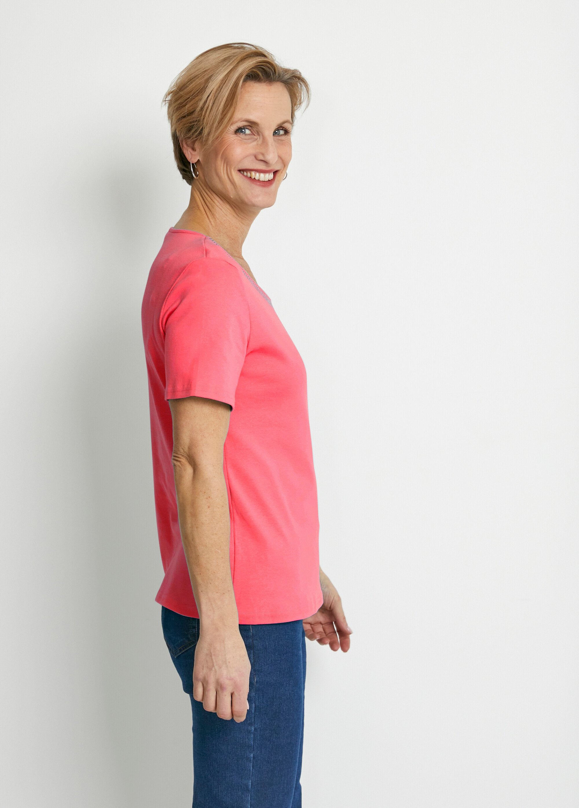 Short-sleeved_studded_T-shirt_Coral_DR1_slim