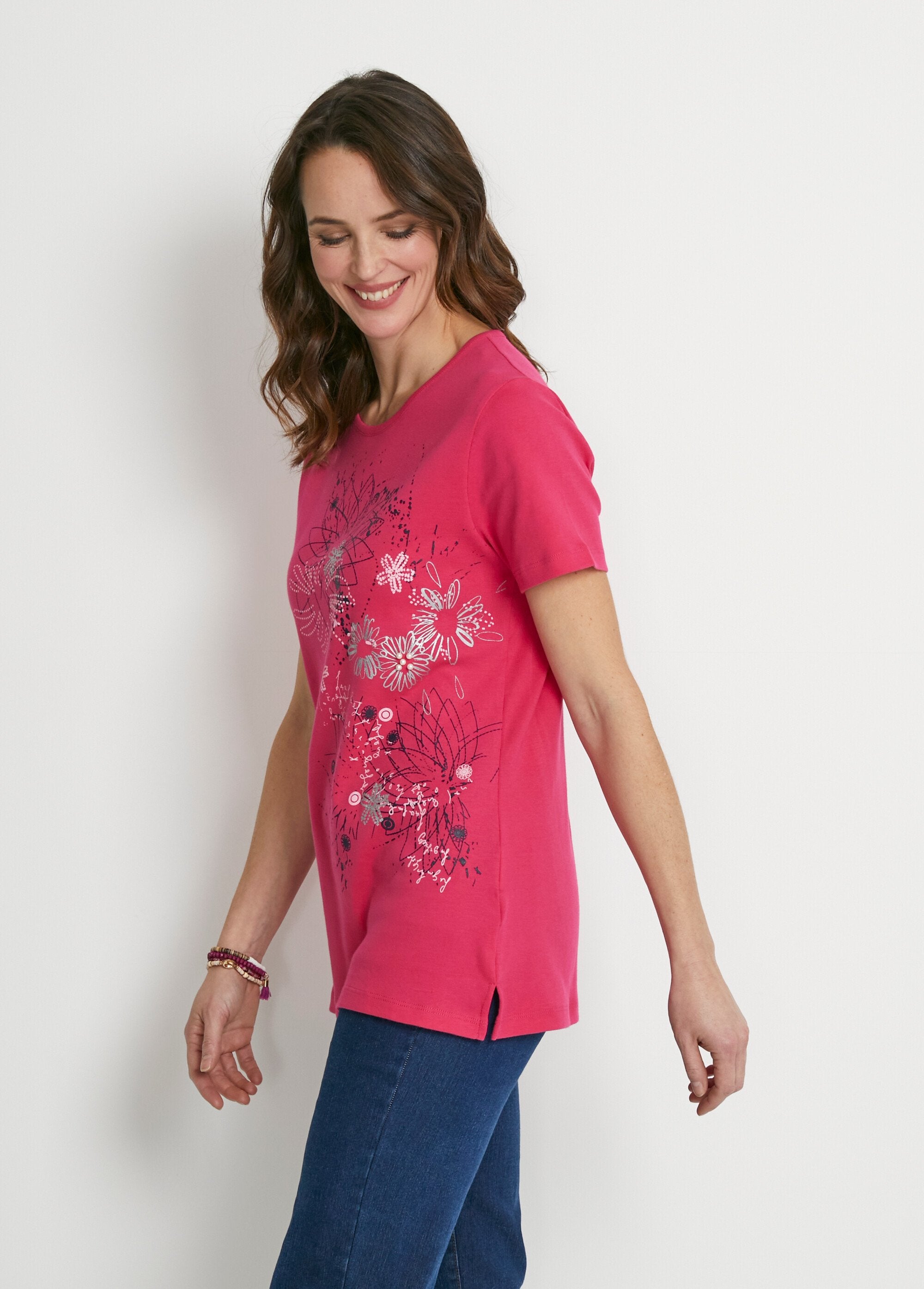 Long_floral_pattern_t-shirt_with_side_slits_Fuchsia_DR1_slim