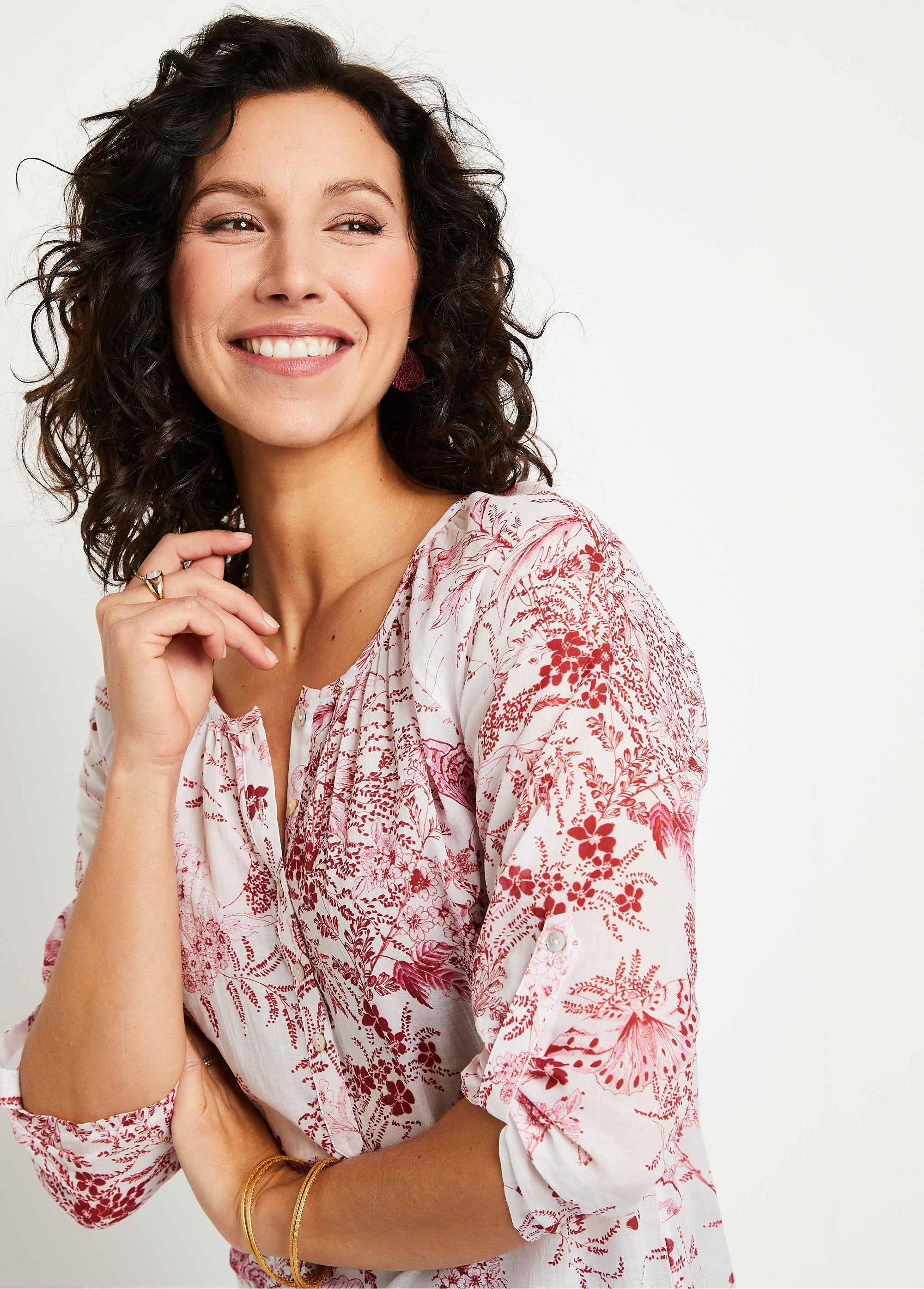 Loose_buttoned_tunic_with_printed_veil_White_and_pink_DE1_slim