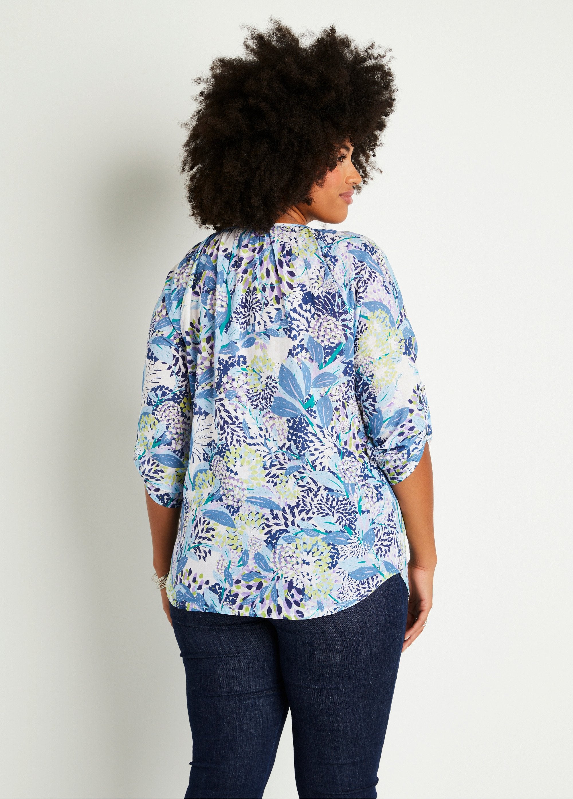 Long_floral_buttoned_tunic_Blue_and_white_DO1_curvy