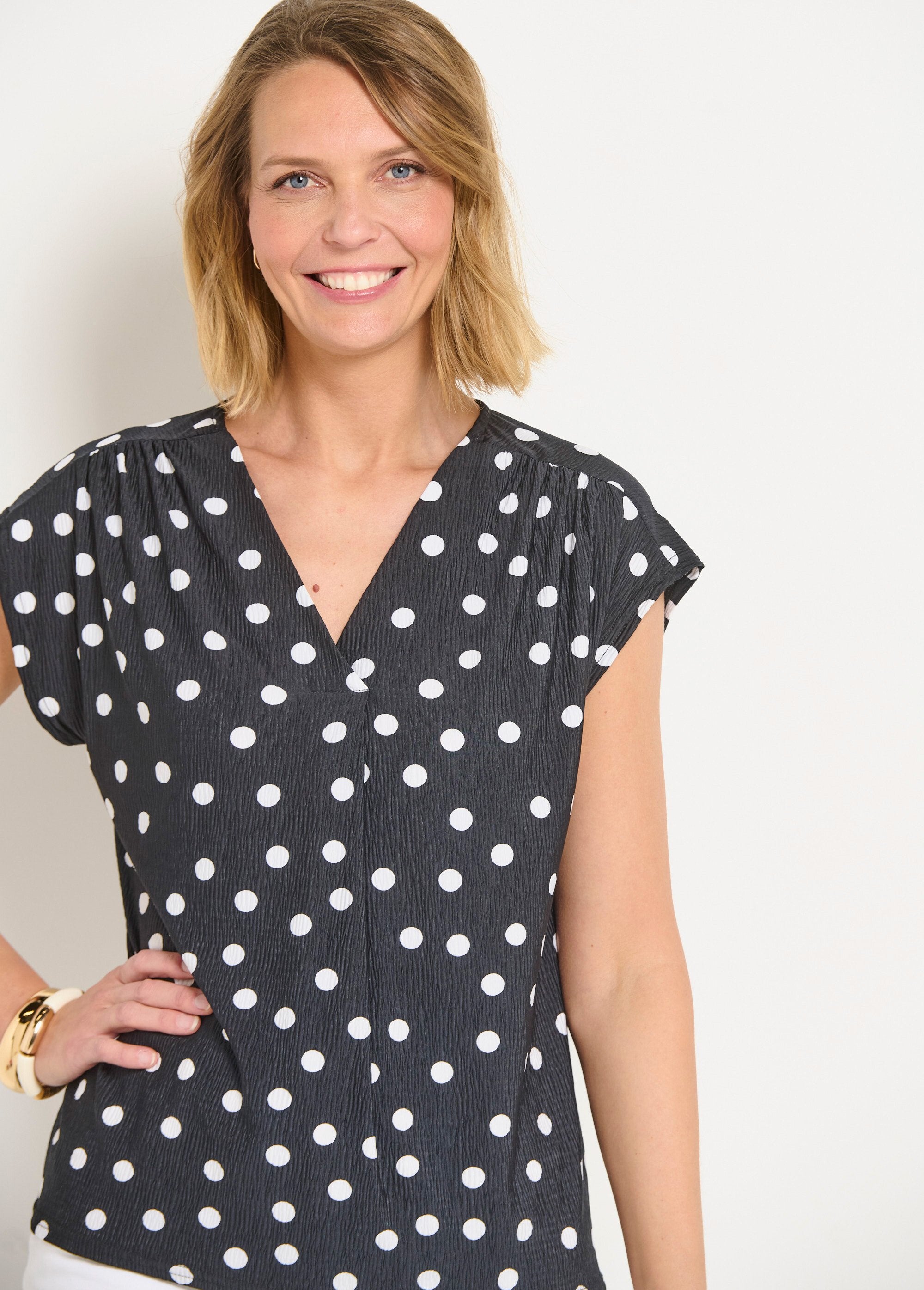 Polka_dot_print_tunic_with_V-neck_and_kimono_sleeves_Black_peas_DE1_slim