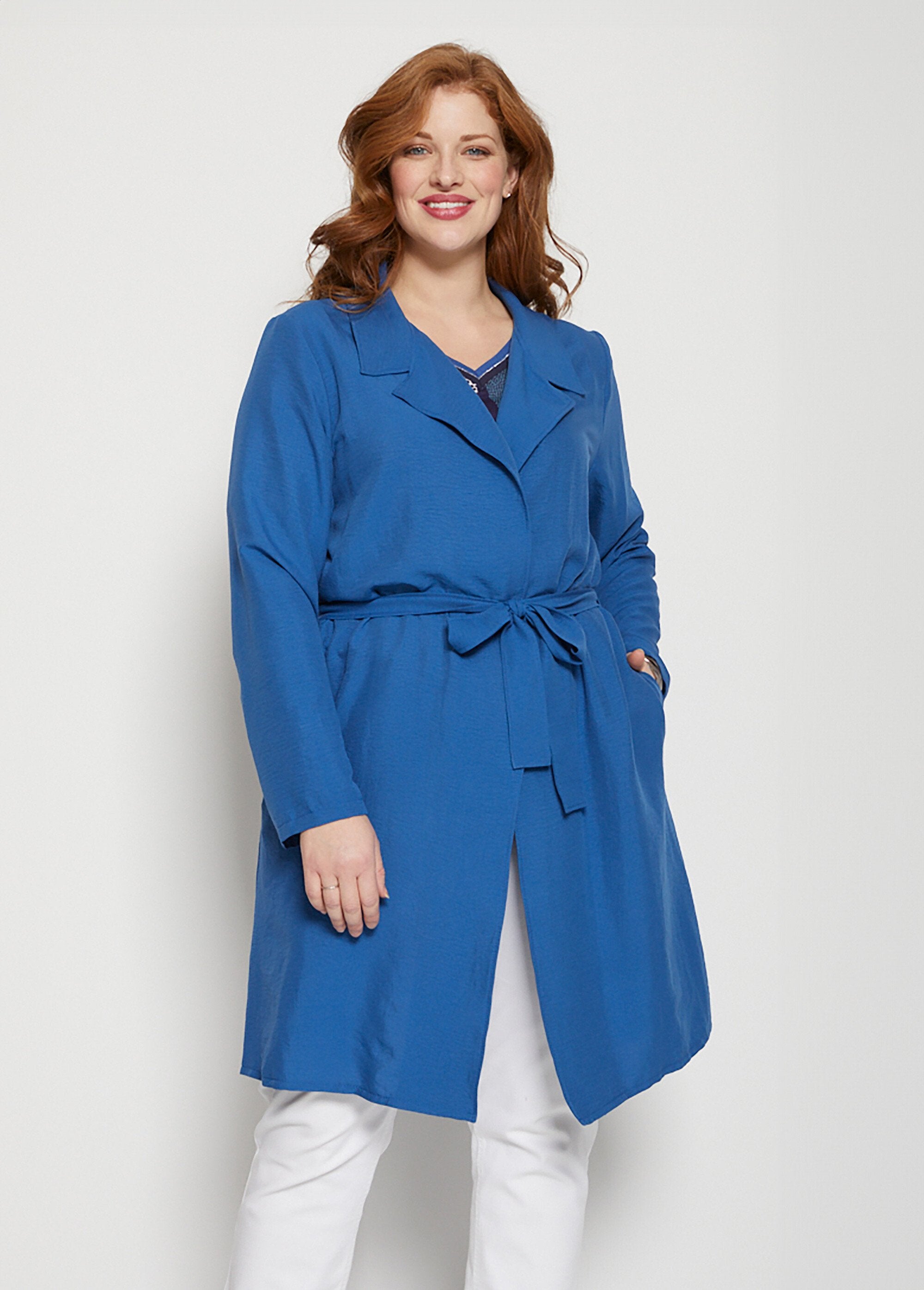 Long_flowing_jacket_with_overcoat_effect_Blue_FA1_curvy