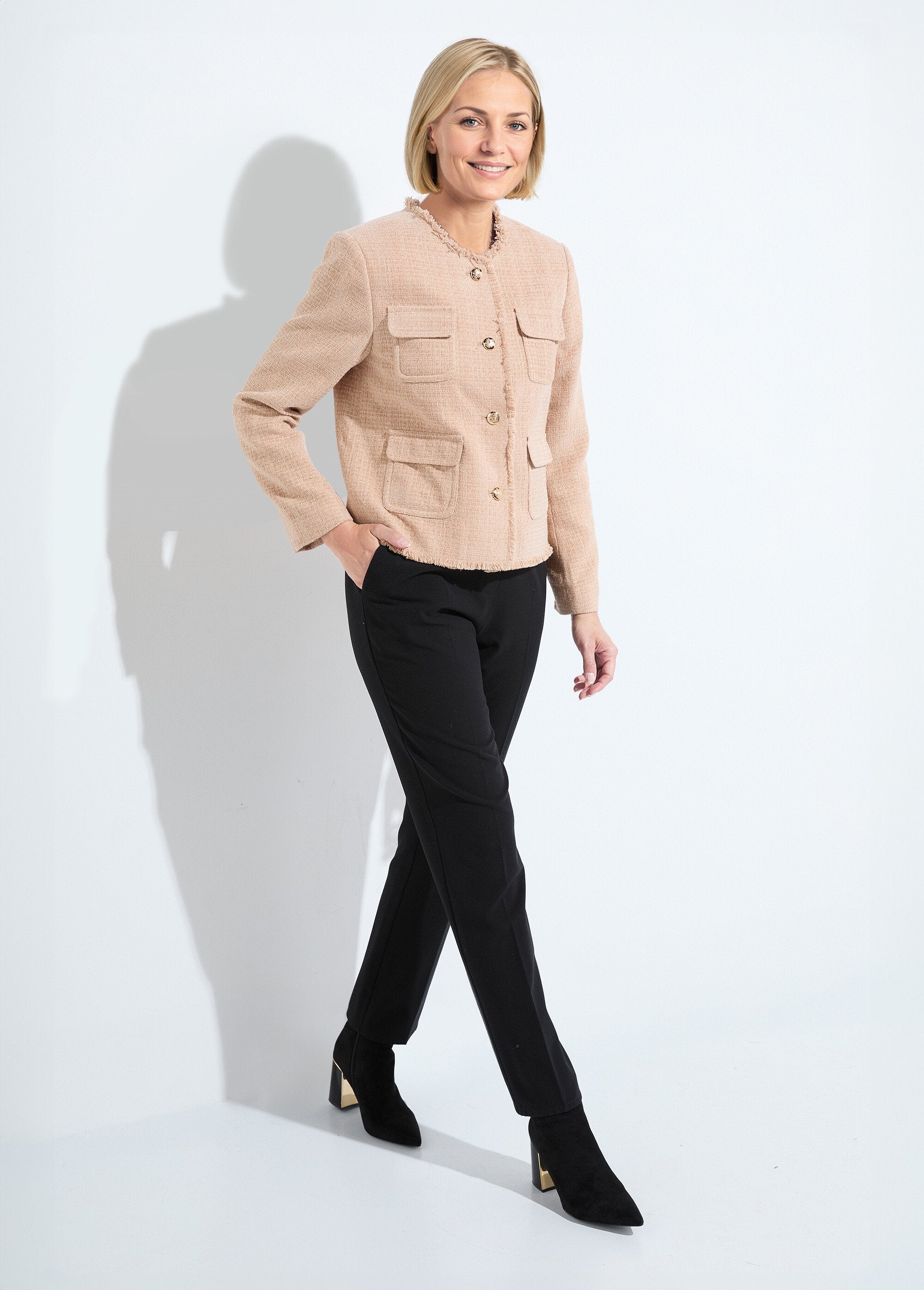Veste_tweed_boutonnée_frangée_sans_col_Amande_SF1_slim