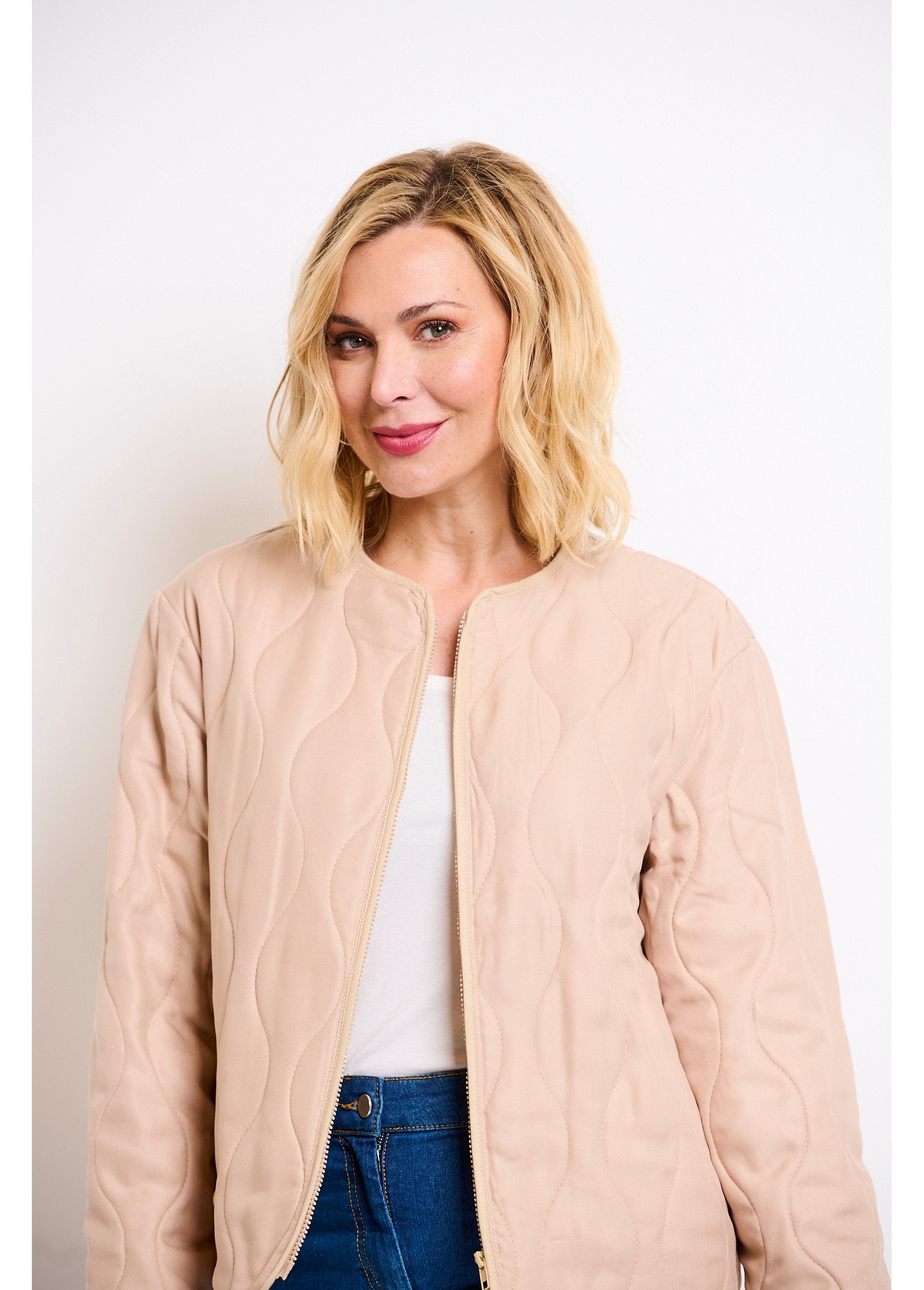 Short_zipped_quilted_plain_jacket_with_round_neck_Beige_DE1_slim